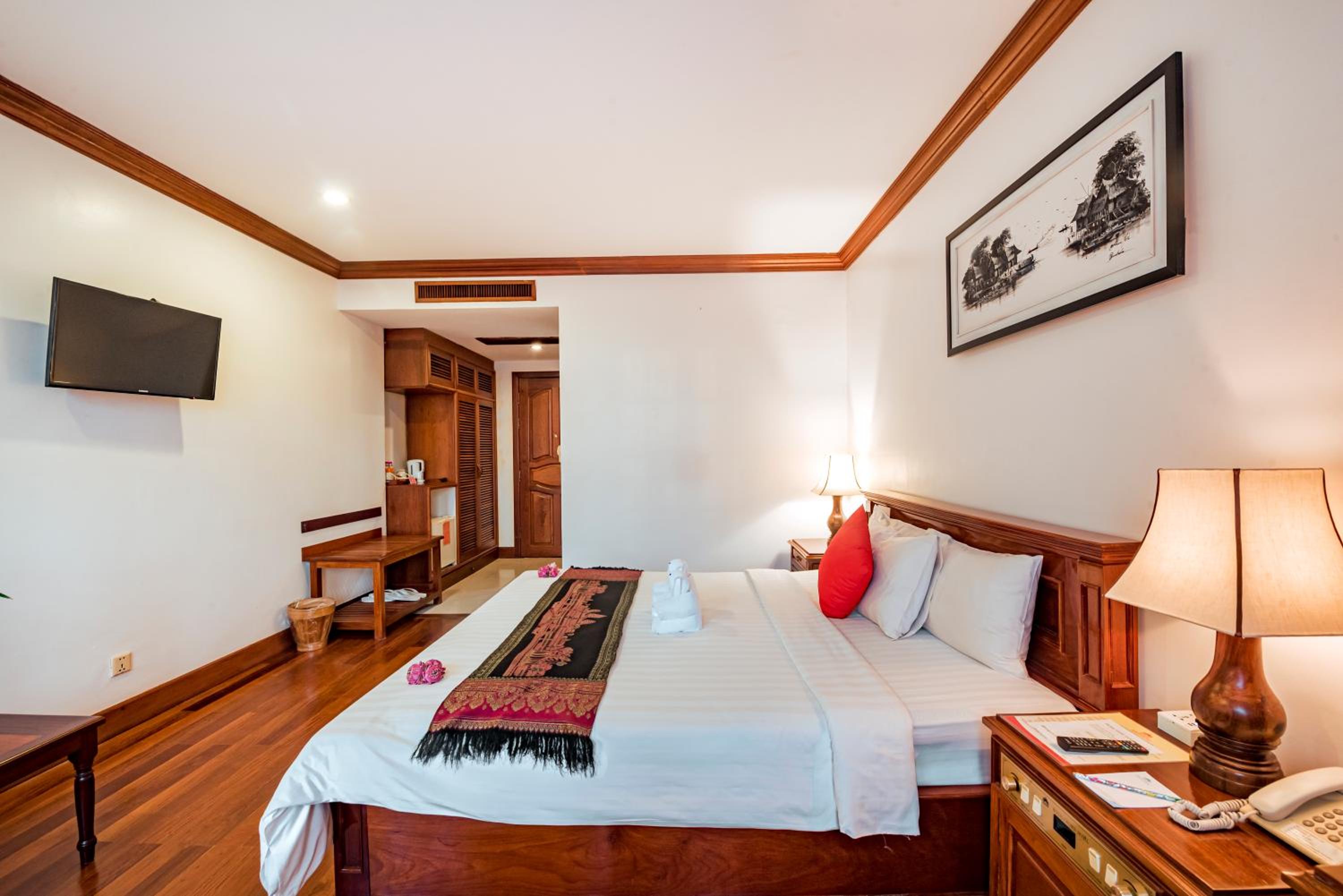 Deluxe King Room - Photo 5