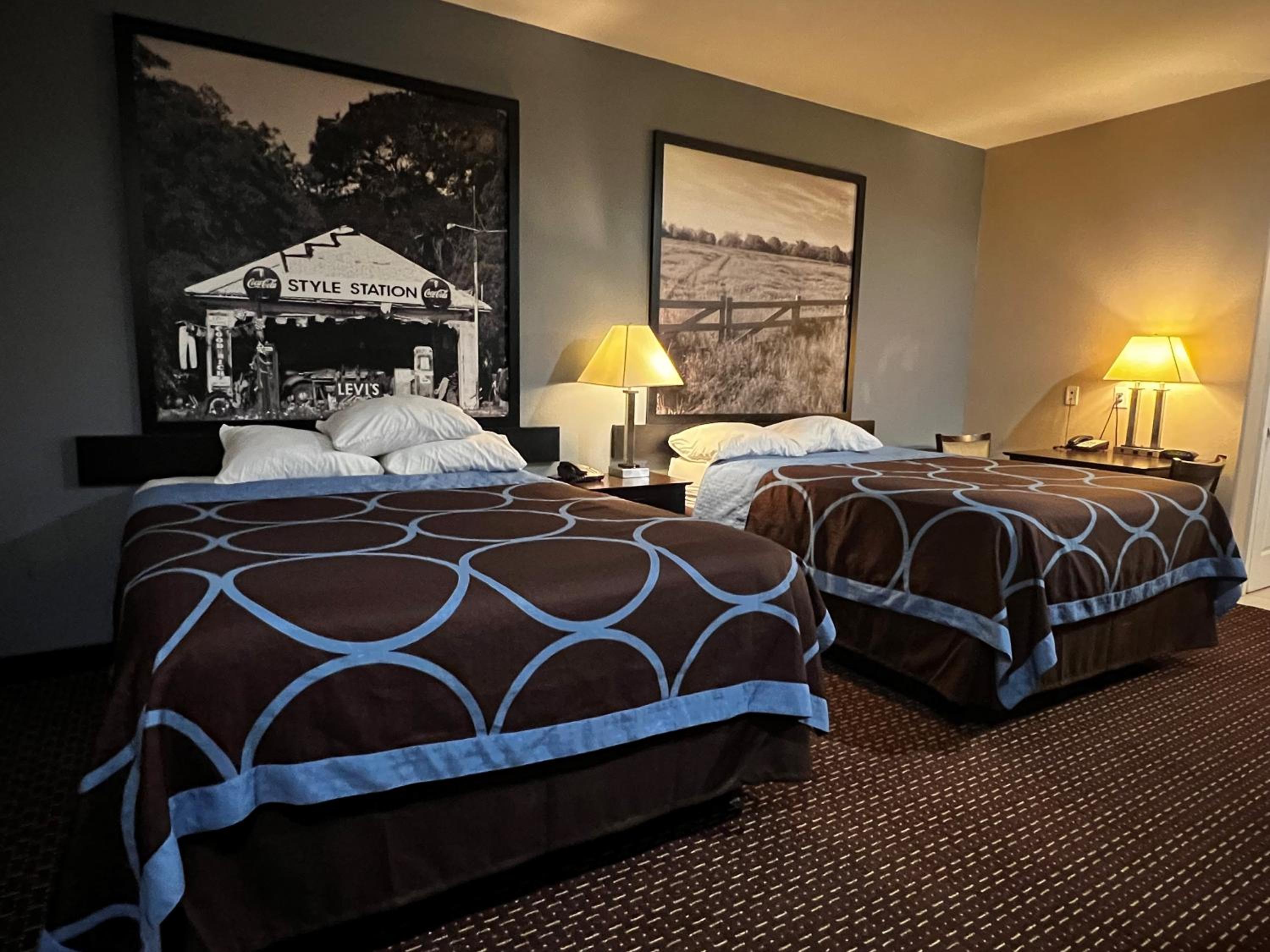 Deluxe Queen Studio with Two Queen Beds - Non-Smoking - Photo 7