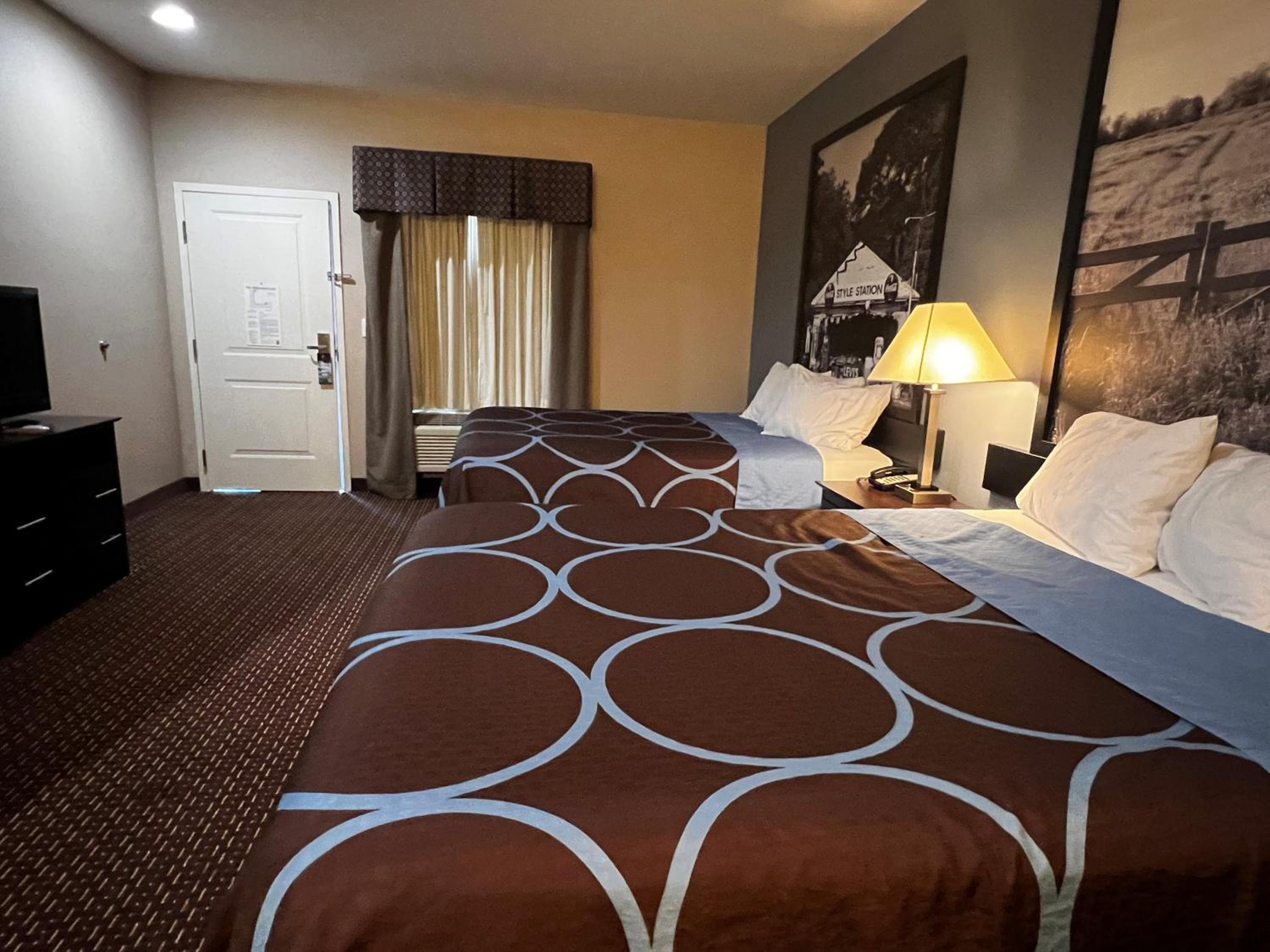 Deluxe Queen Studio with Two Queen Beds - Non-Smoking - Photo 11