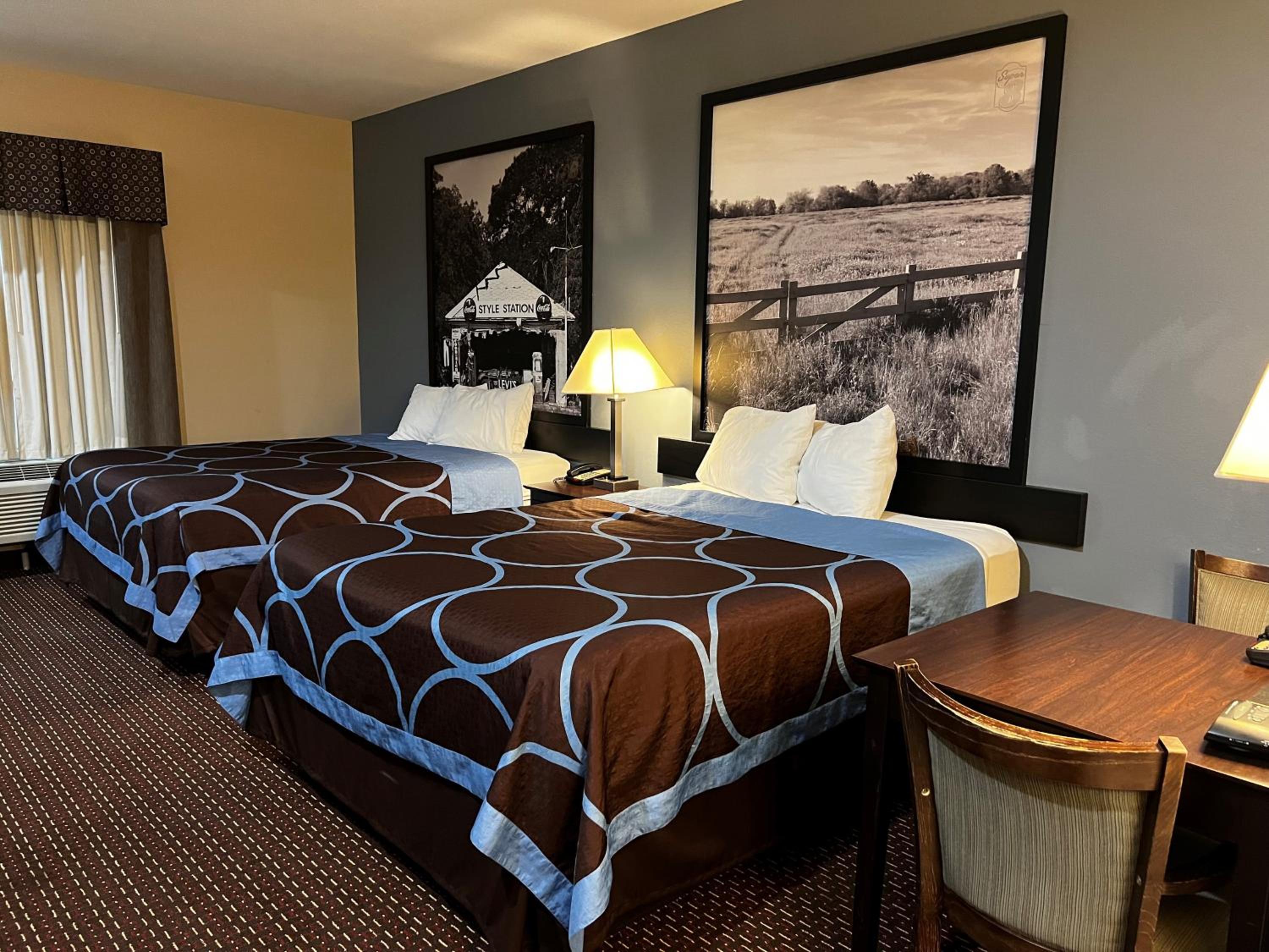Deluxe Queen Studio with Two Queen Beds - Non-Smoking - Photo 3