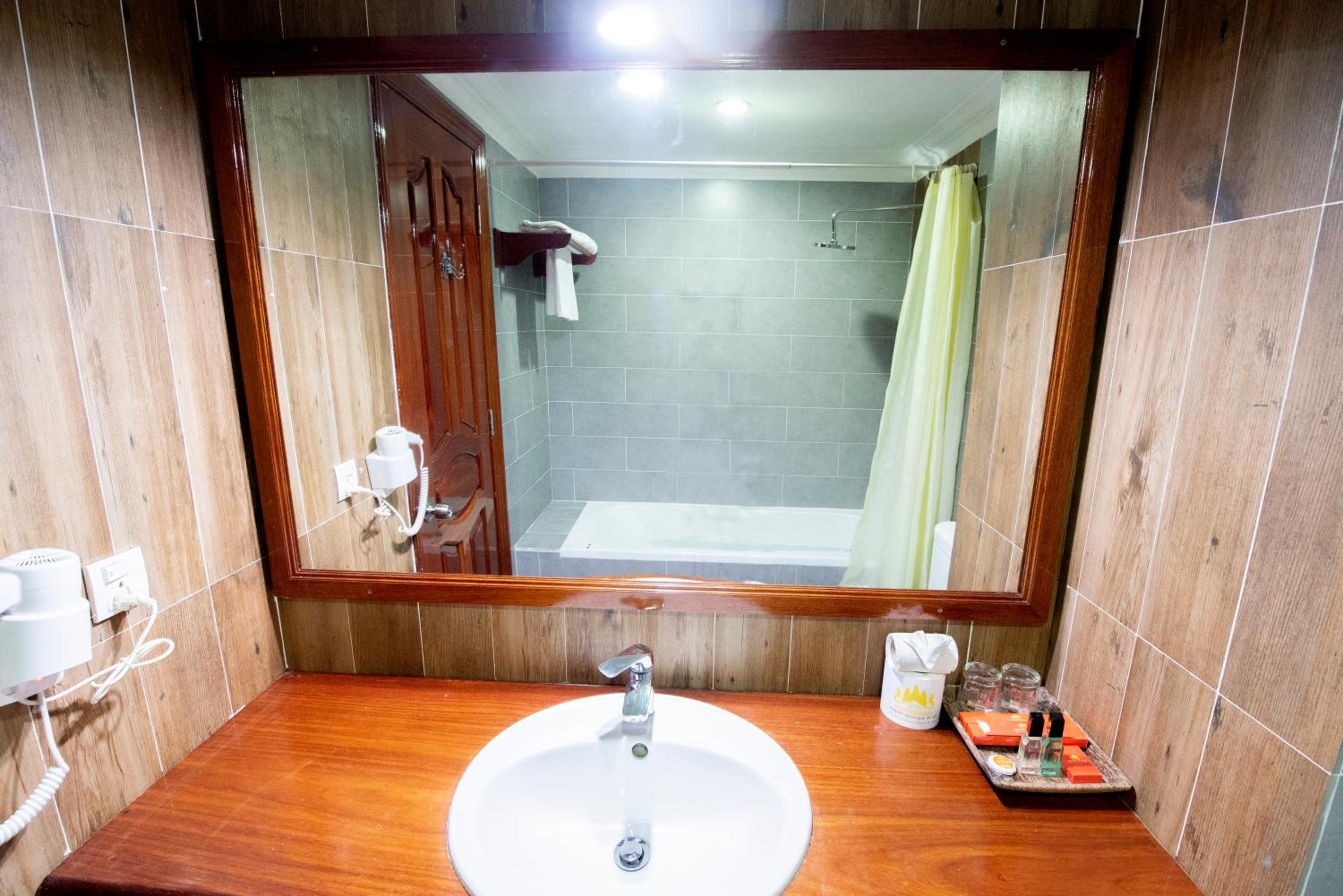 Deluxe King Room - Photo 6