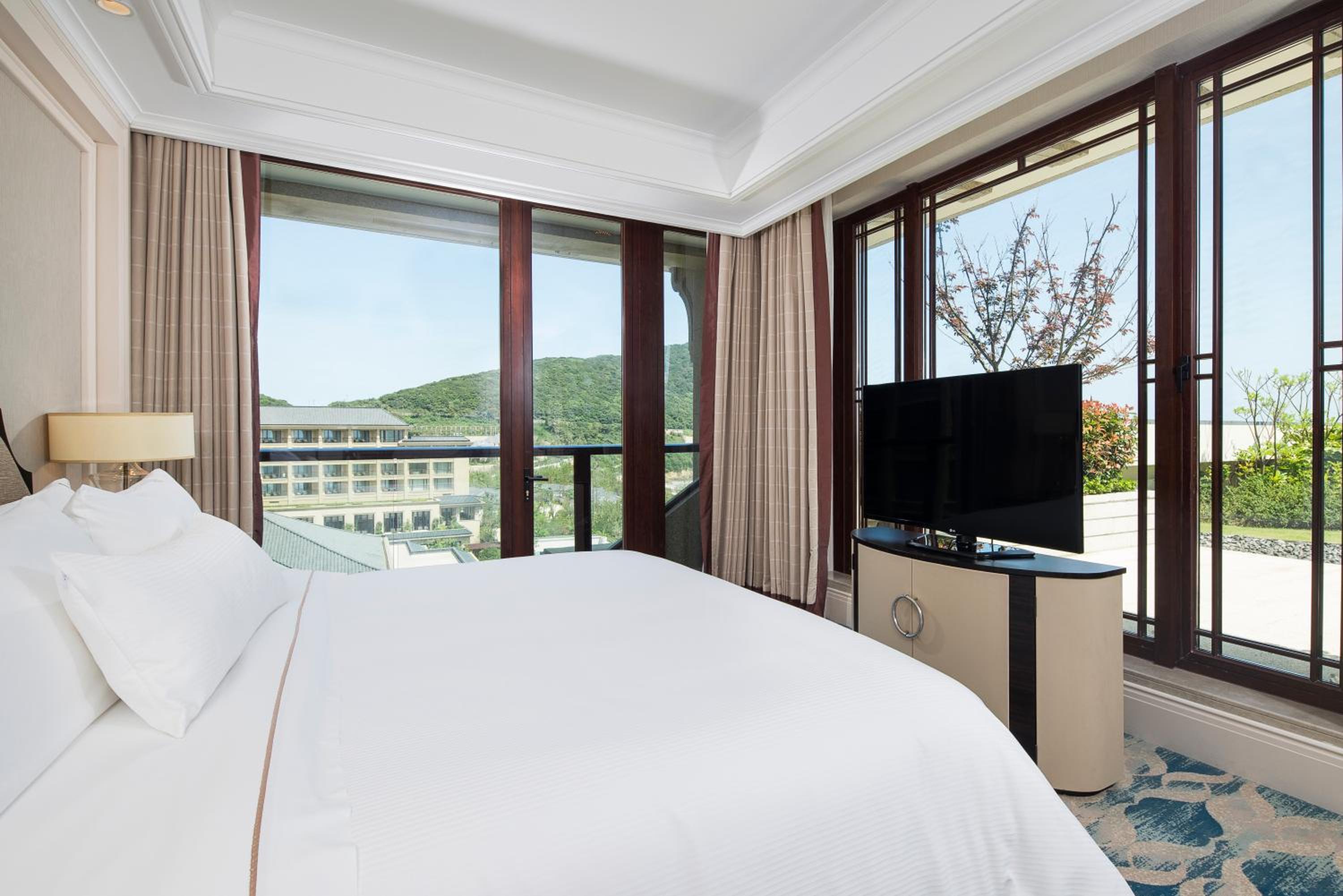 Grand Deluxe Suite with Sea View
