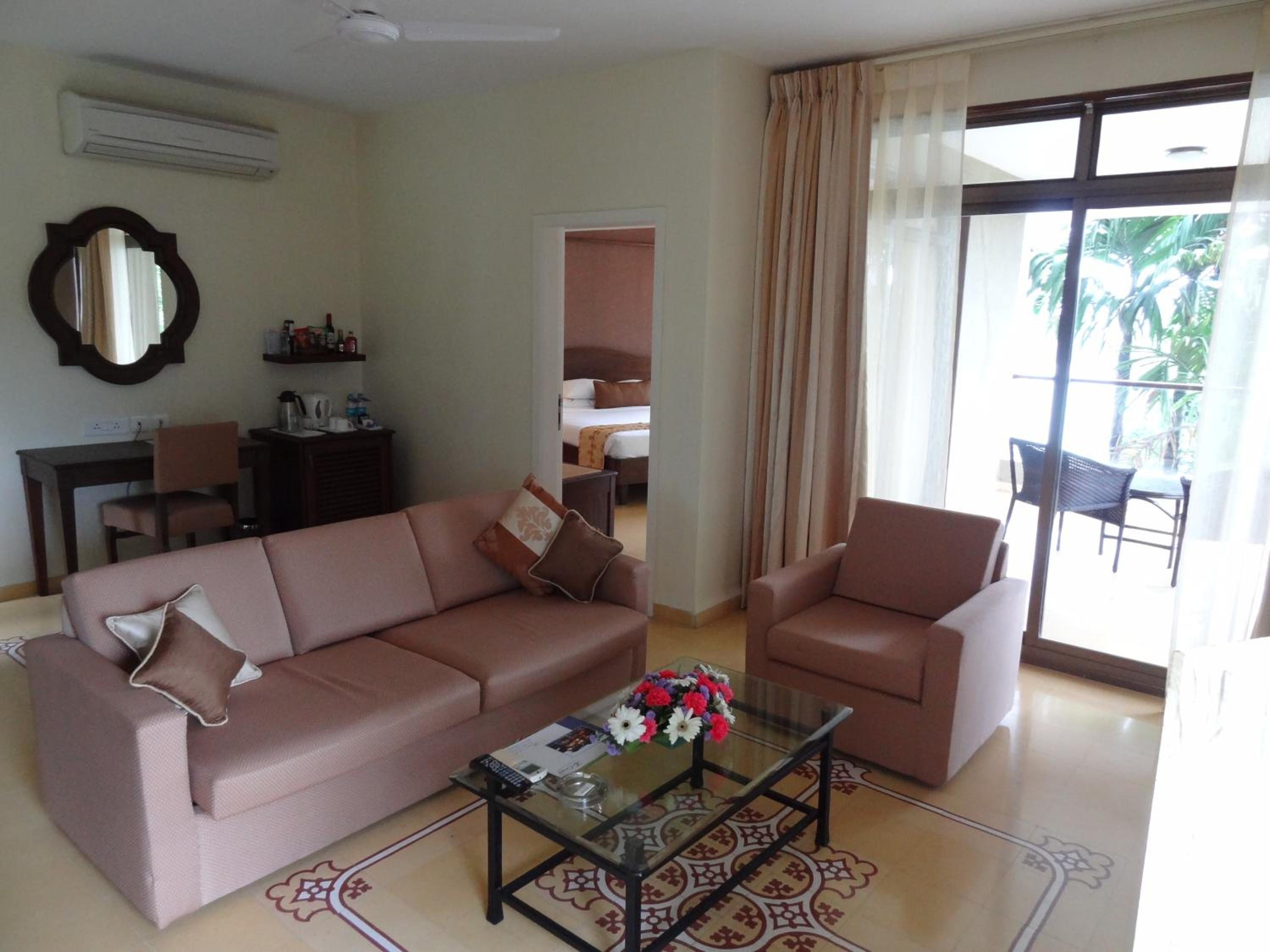 Suite with Balcony - Photo 5