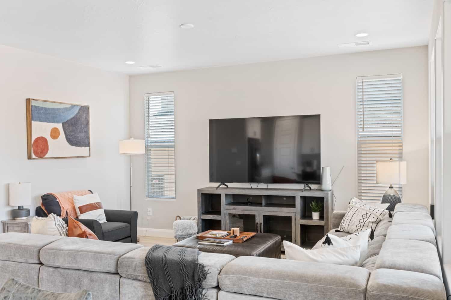 Five-Bedroom House photo 1
