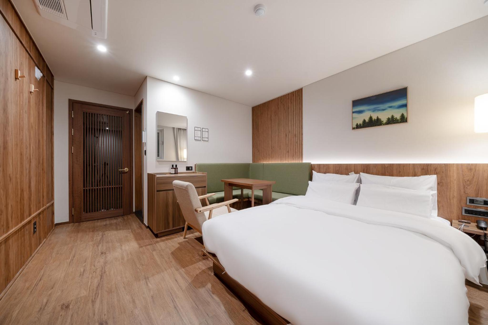 Standard Double Room - Photo 7