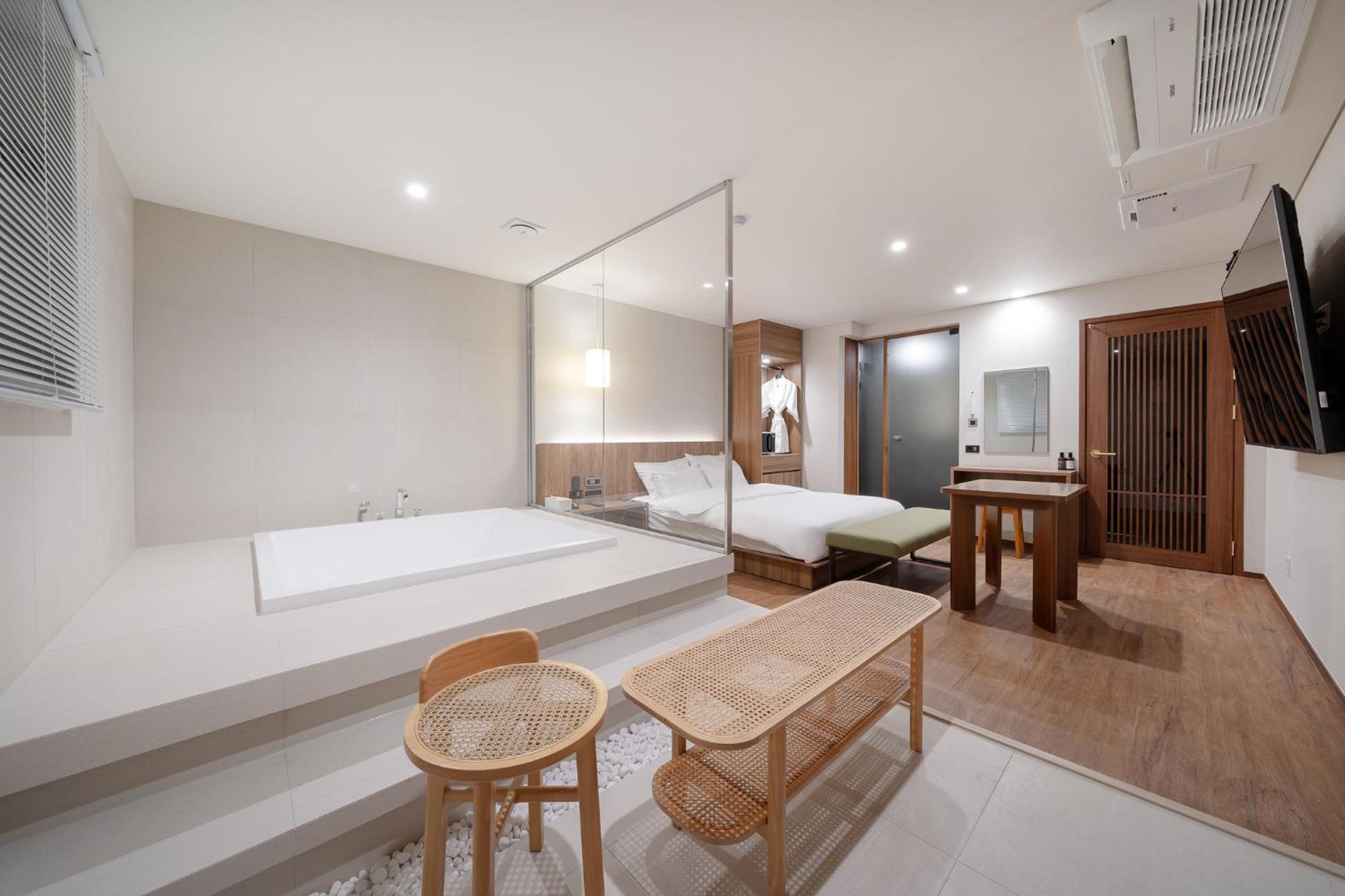 SPA - Photo 1