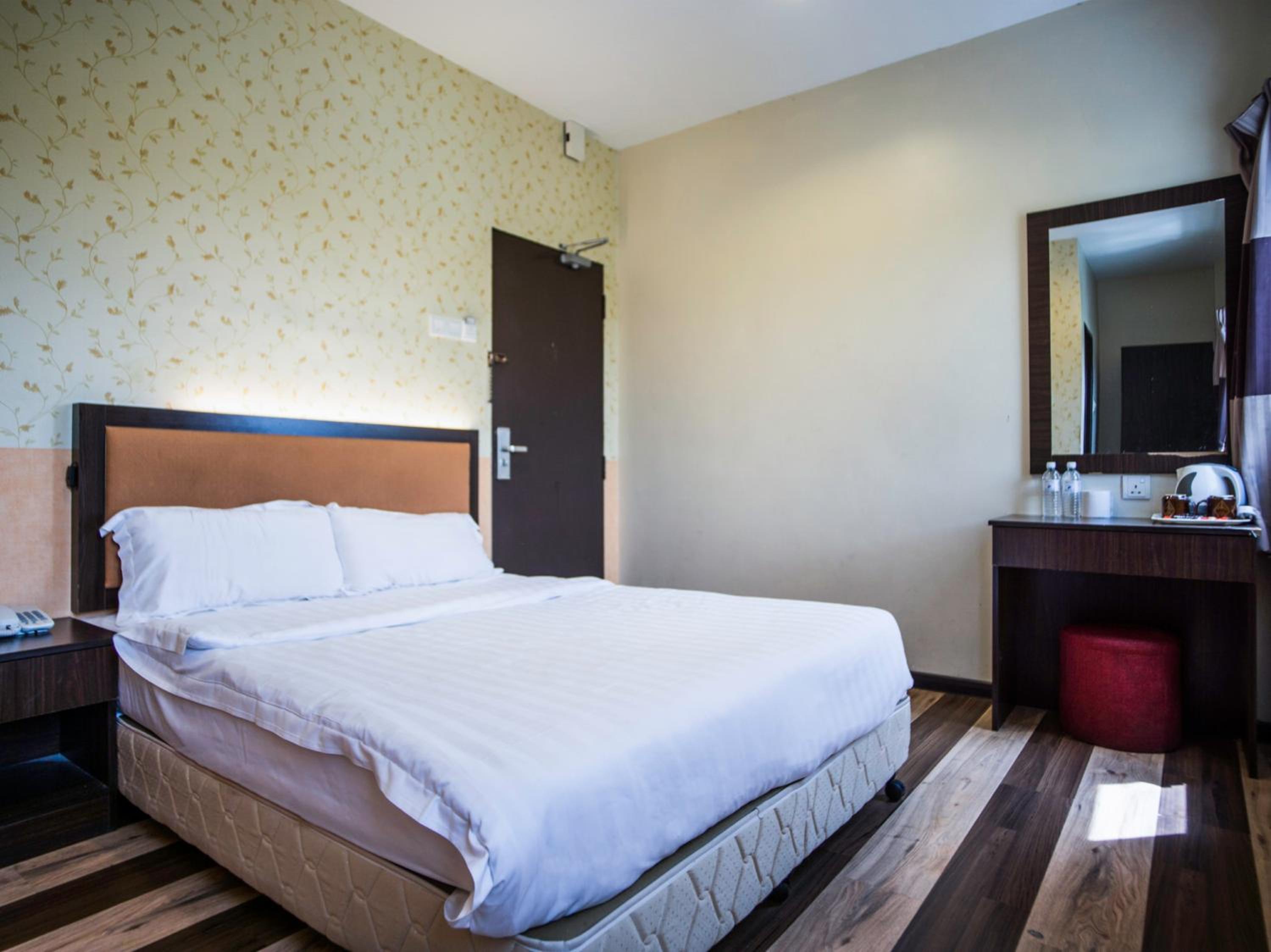 Standard Queen Room
