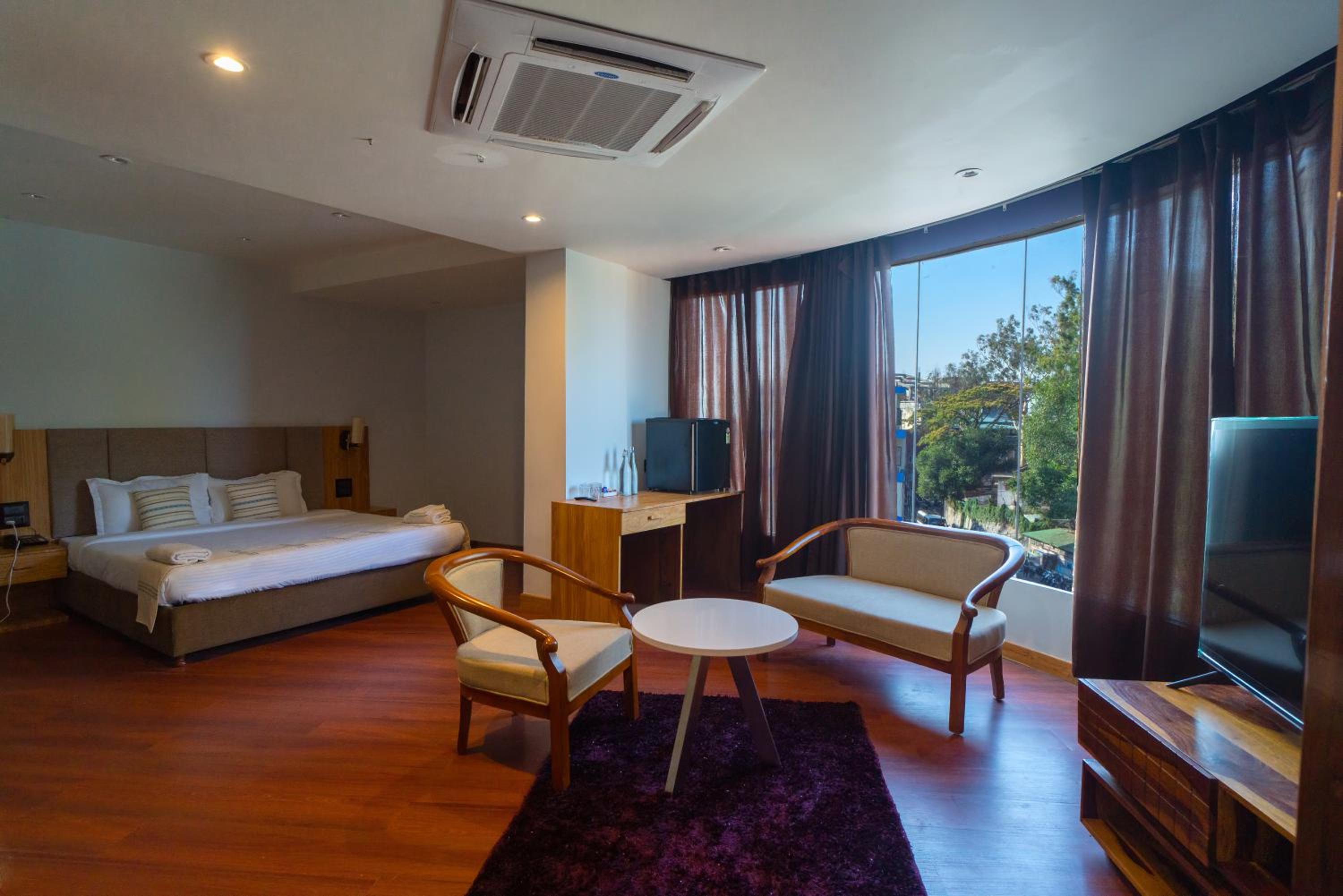 Executive Suite - Photo 1