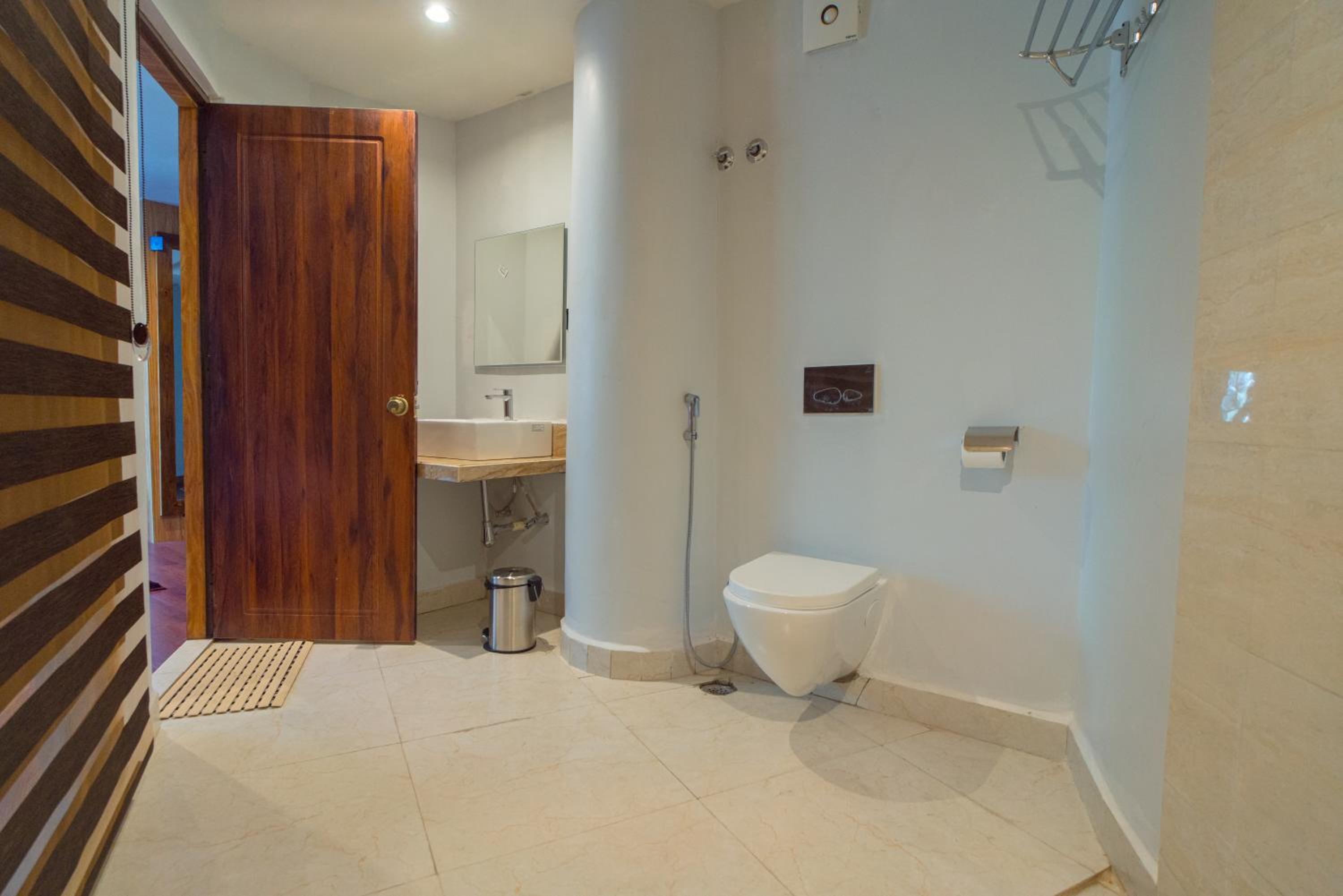 Executive Suite - Photo 2