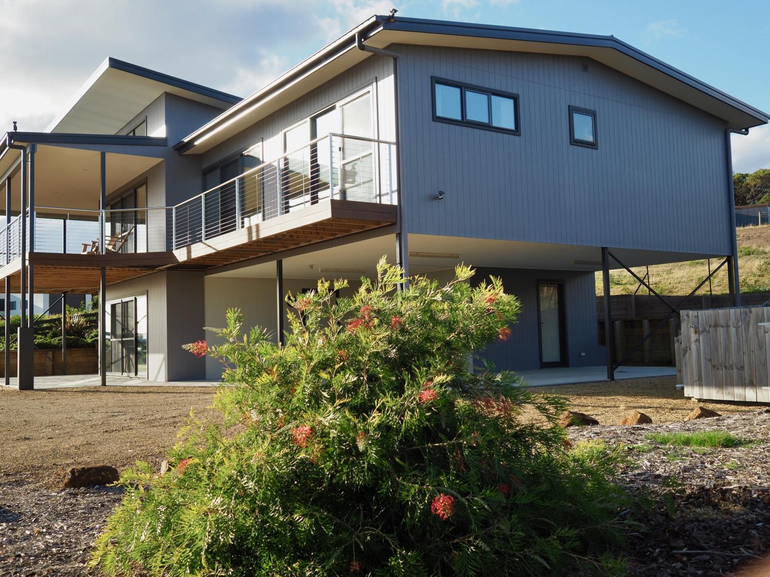 Three-Bedroom House photo 2