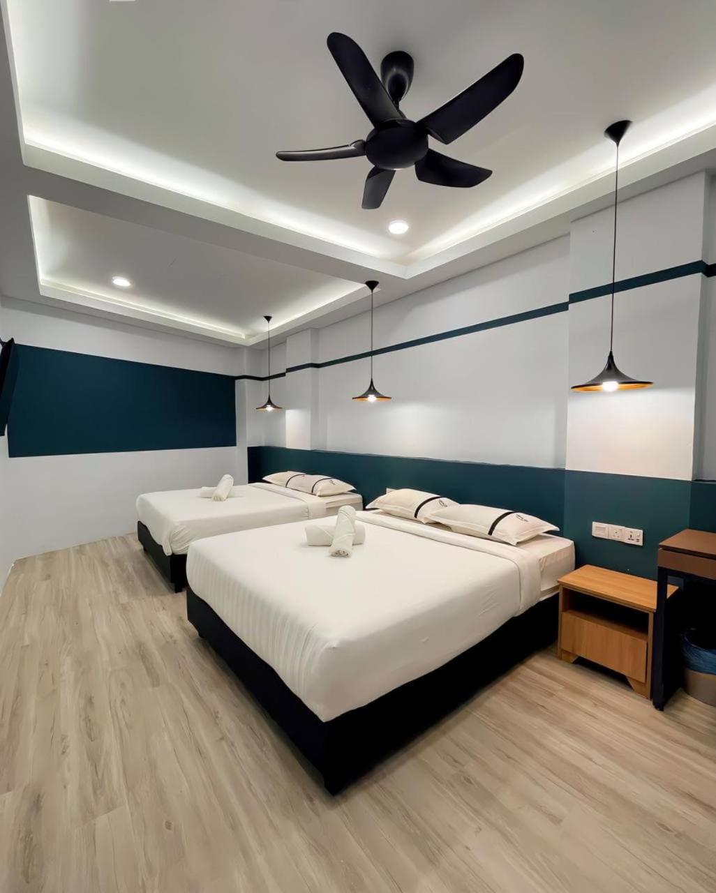 Family Room - Photo 2