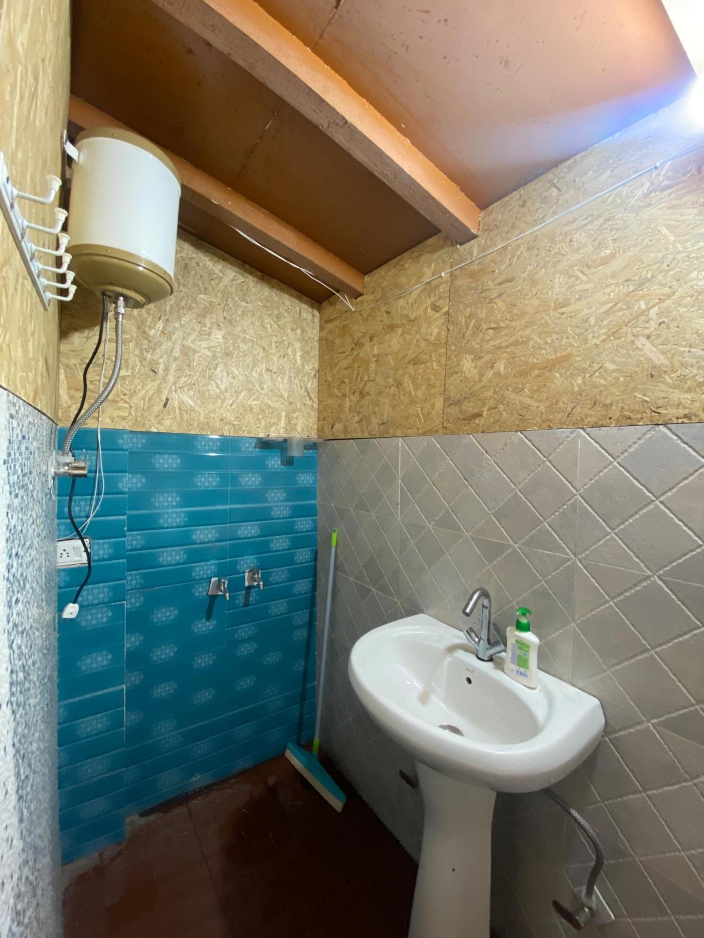 Deluxe Triple Room - Triple Room with Garden view and Attached Bathroom, High Speed Wi-Fi  - Photo 2