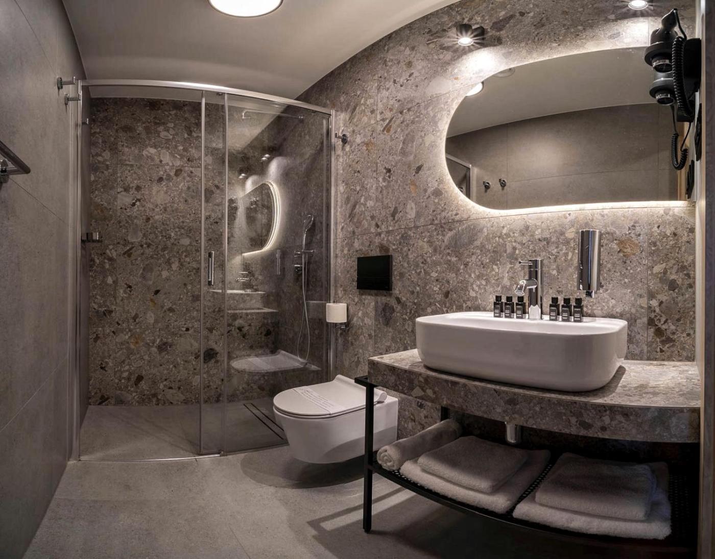 Premium Double or Twin Room photo 3