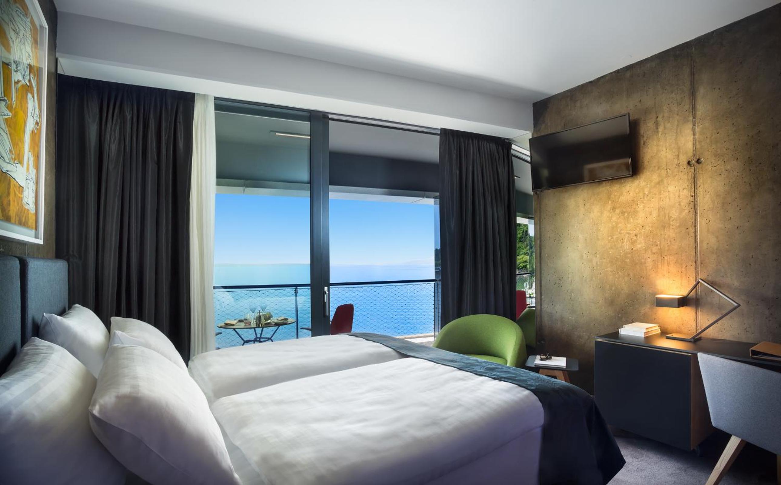 Superior King or Twin Room with Sea View