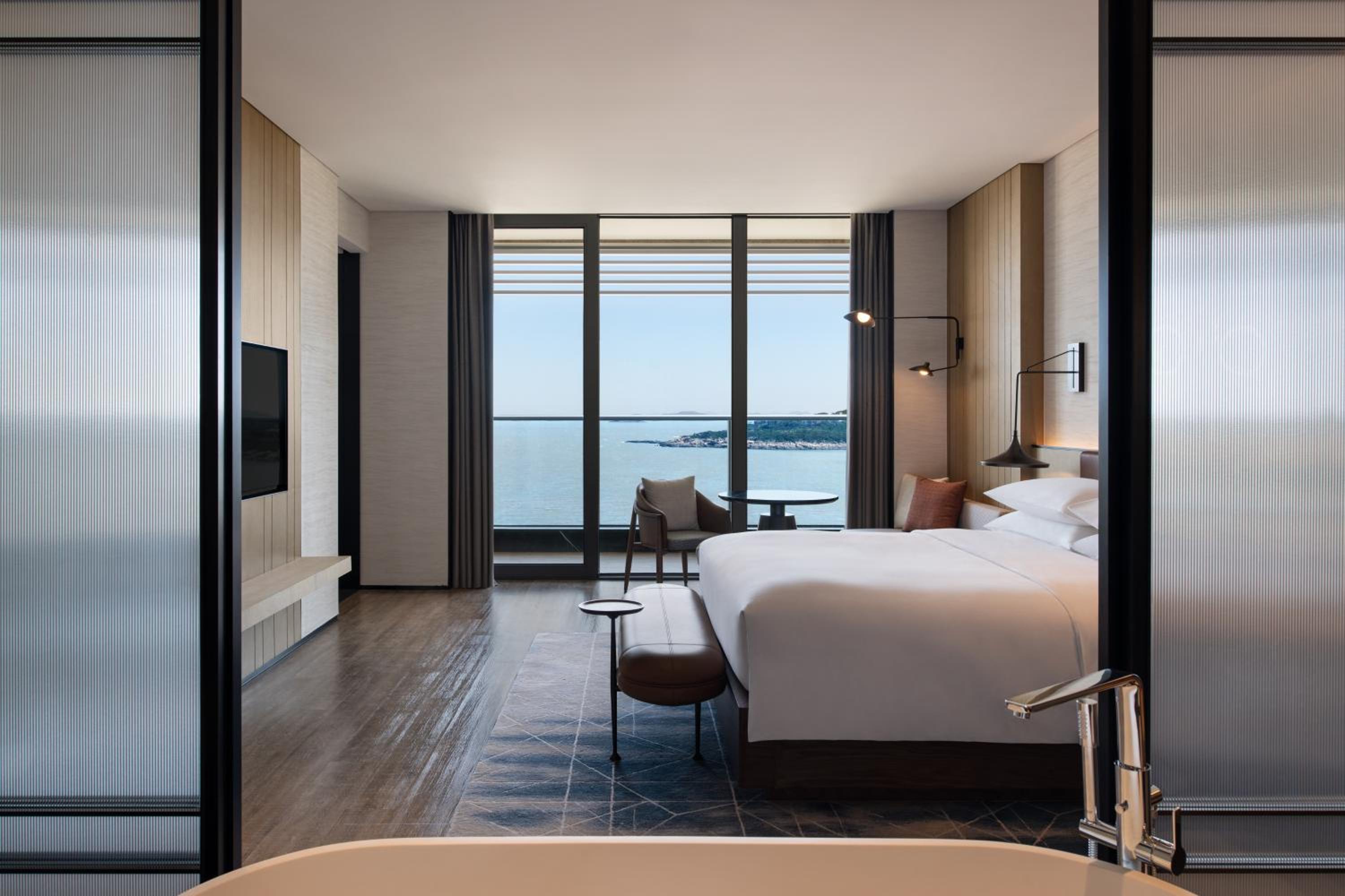 One-Bedroom Deluxe King Suite with Balcony and Ocean View - Photo 1