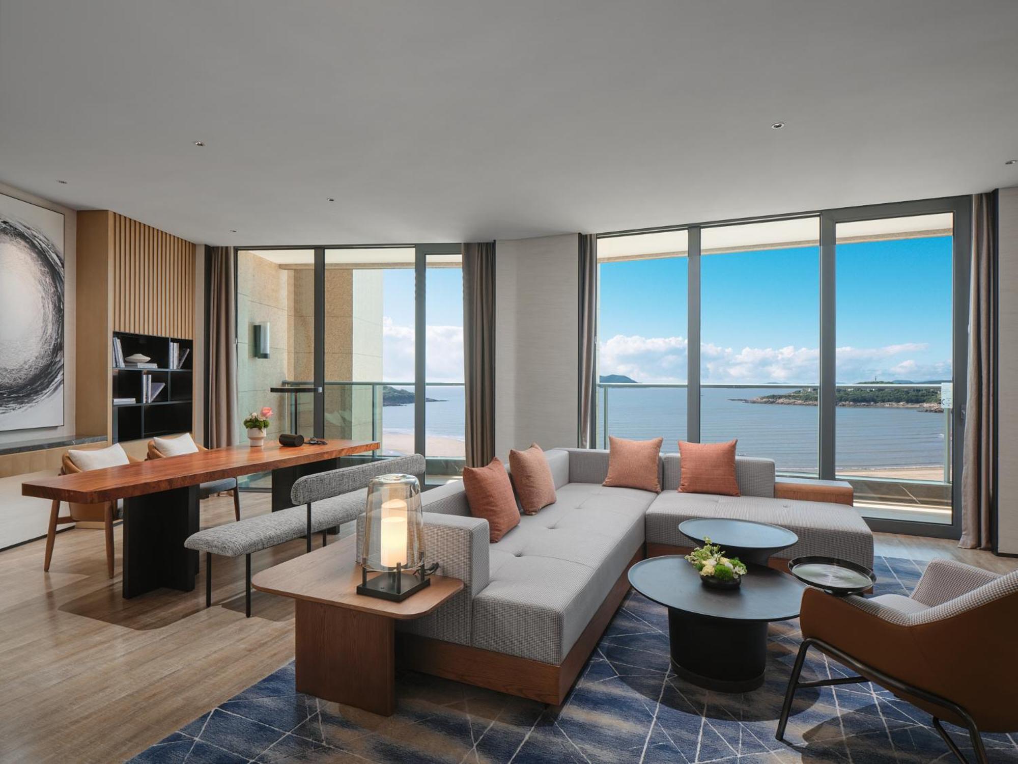 One-Bedroom Premier King Suite with Balcony and Ocean View - Photo 1