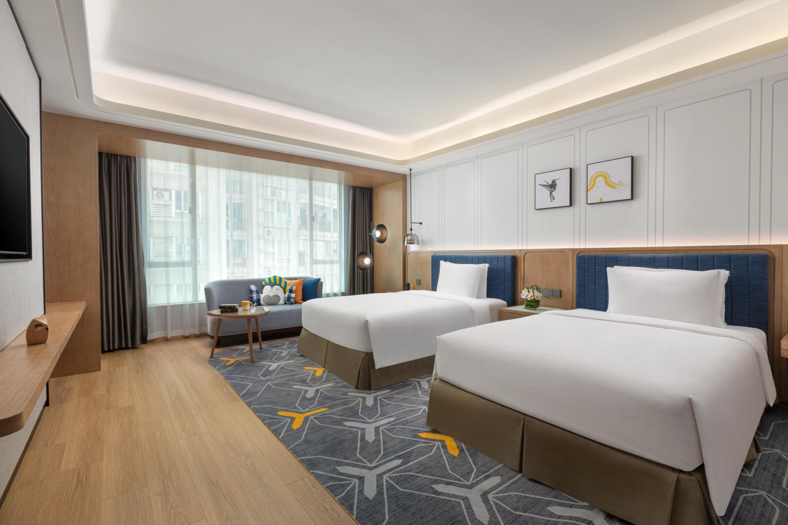 One-Bedroom Suite with Two Twin Beds and Living Area