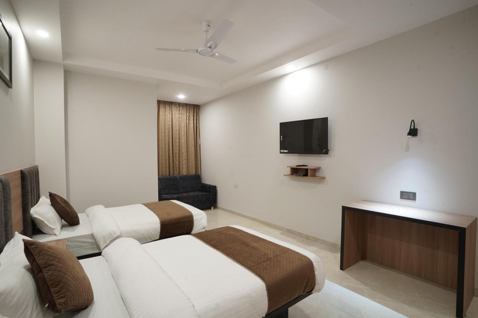 Deluxe Twin Room - Photo 16