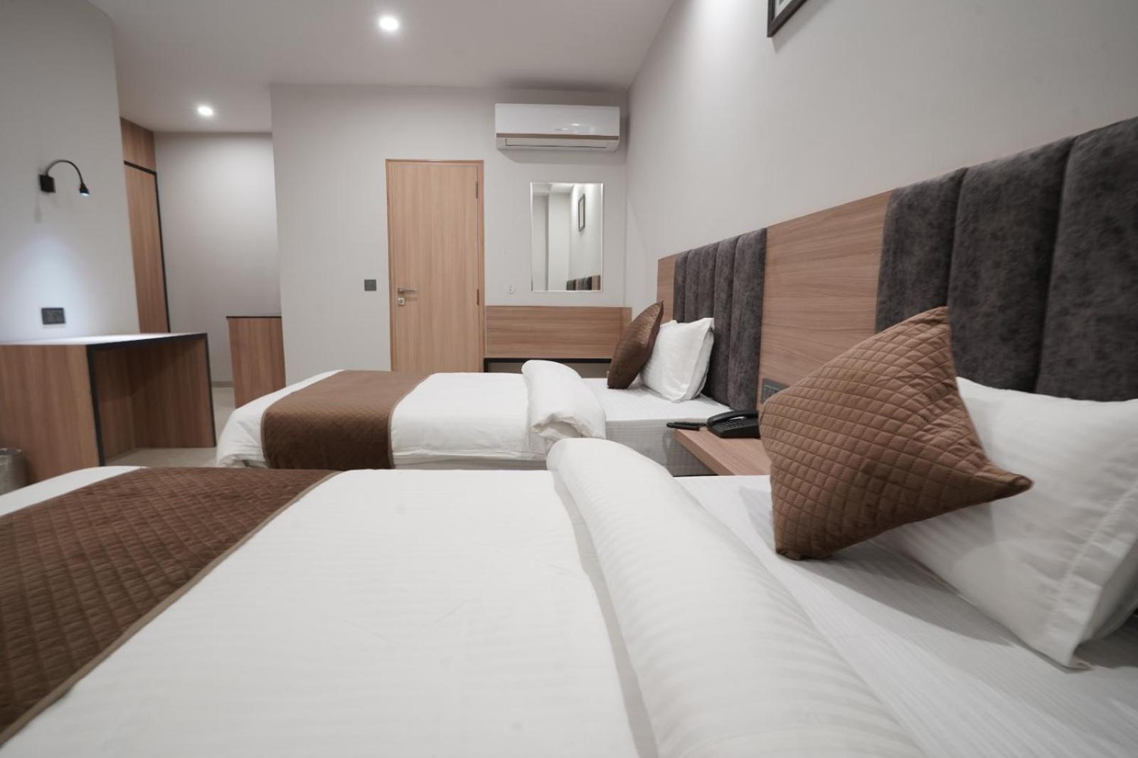 Deluxe Twin Room - Photo 15
