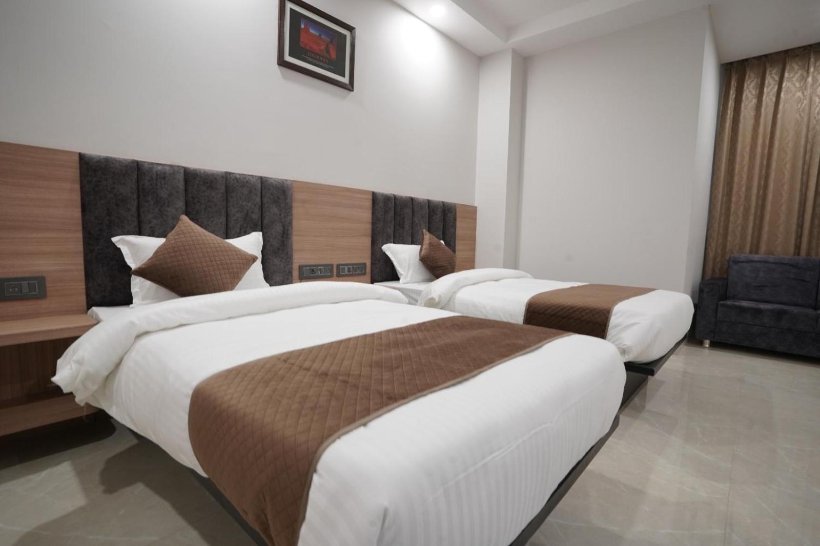 Deluxe Twin Room - Photo 12