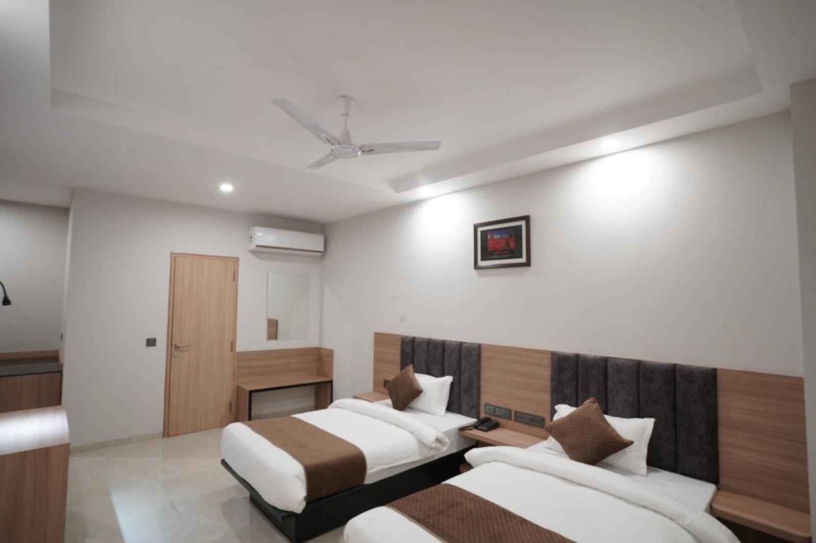 Deluxe Twin Room - Photo 10