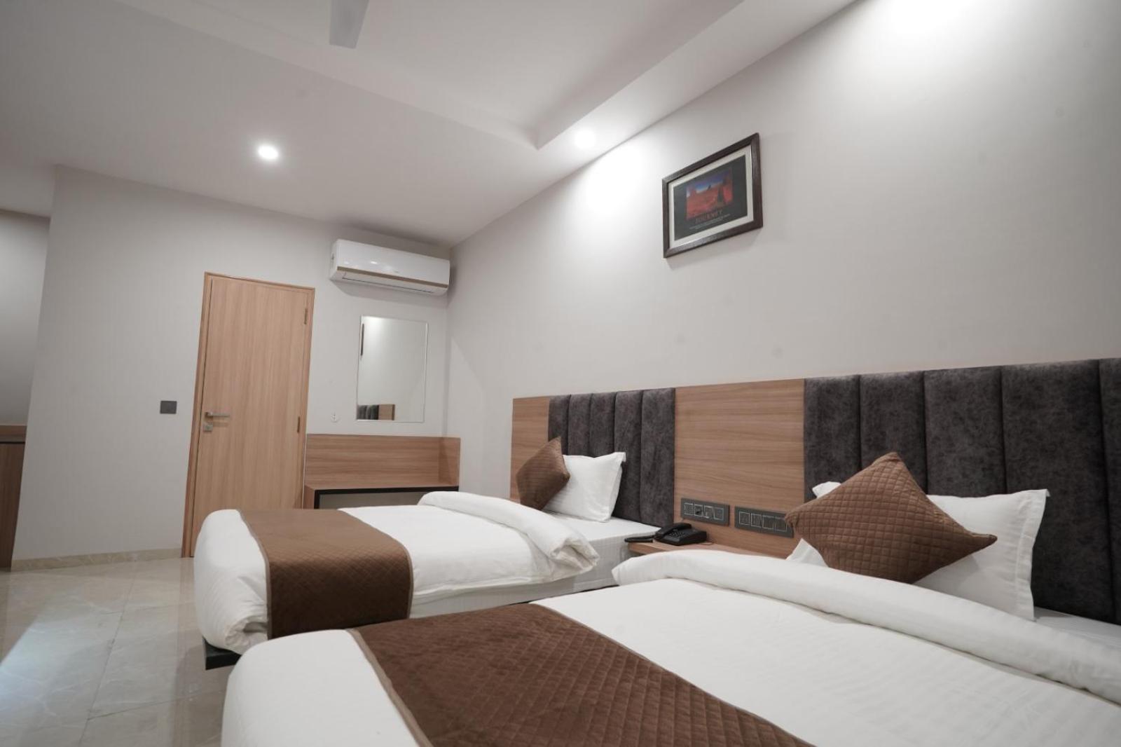 Deluxe Twin Room - Photo 3