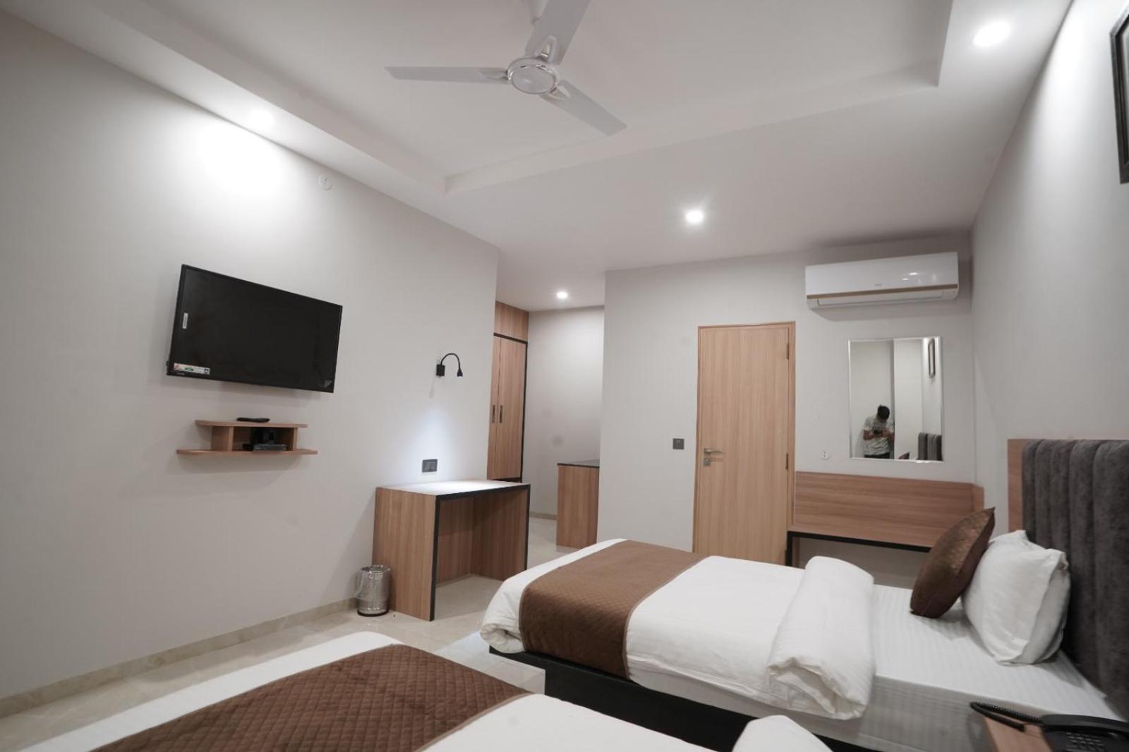 Deluxe Twin Room - Photo 26