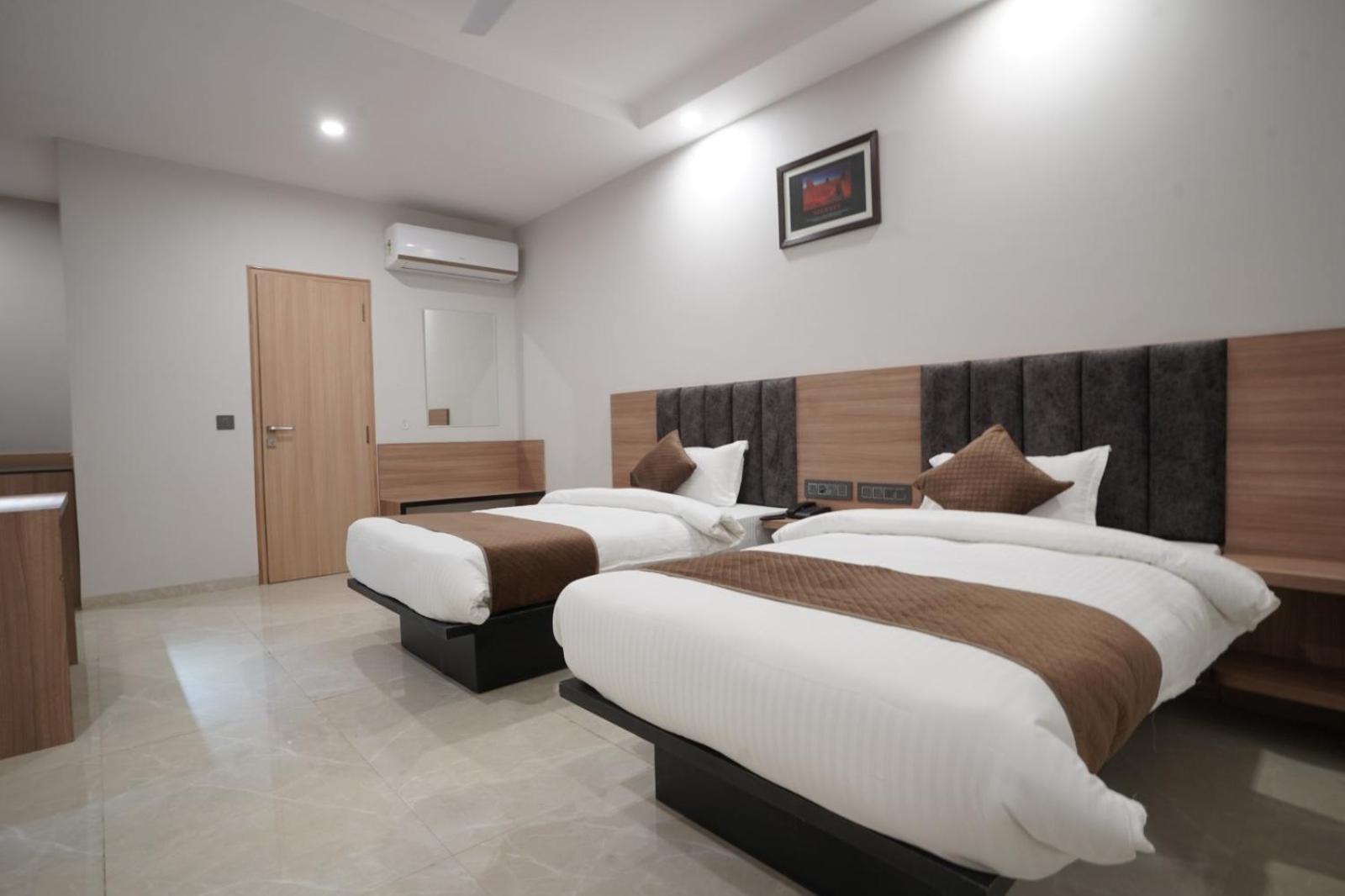 Deluxe Twin Room - Photo 23