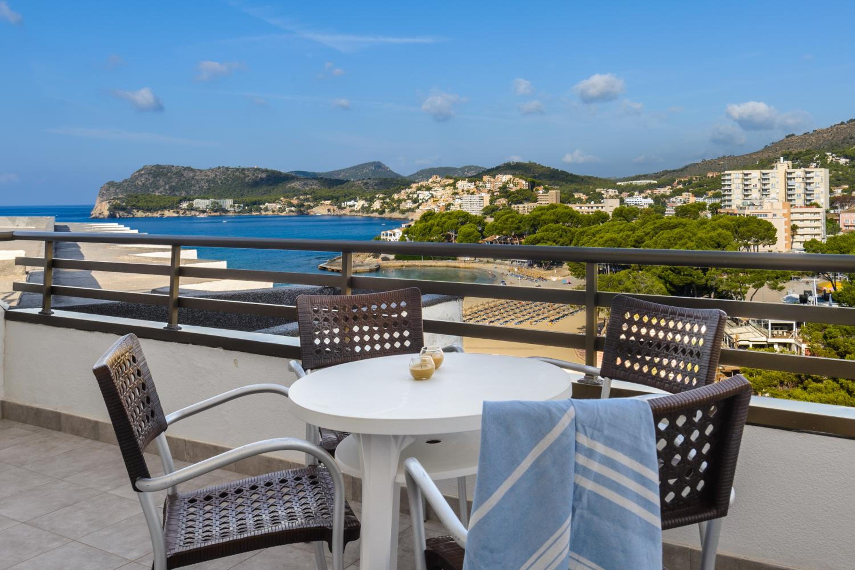Family Suite with Sea View thumbnail 6