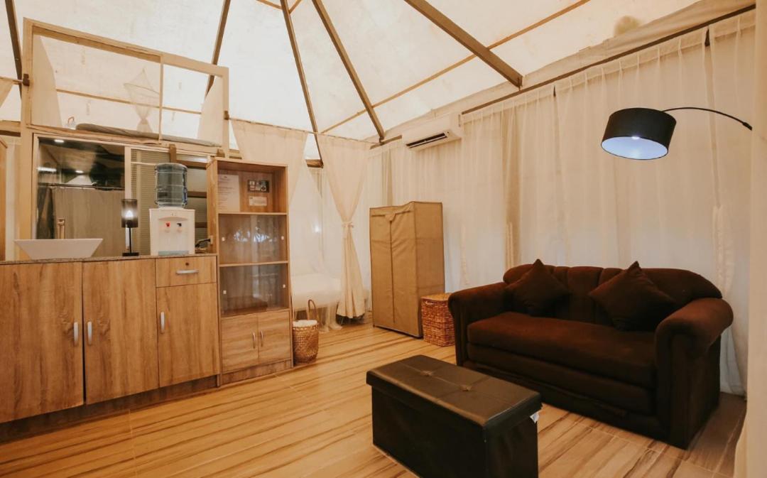 Family Room with Private Bathroom photo 3