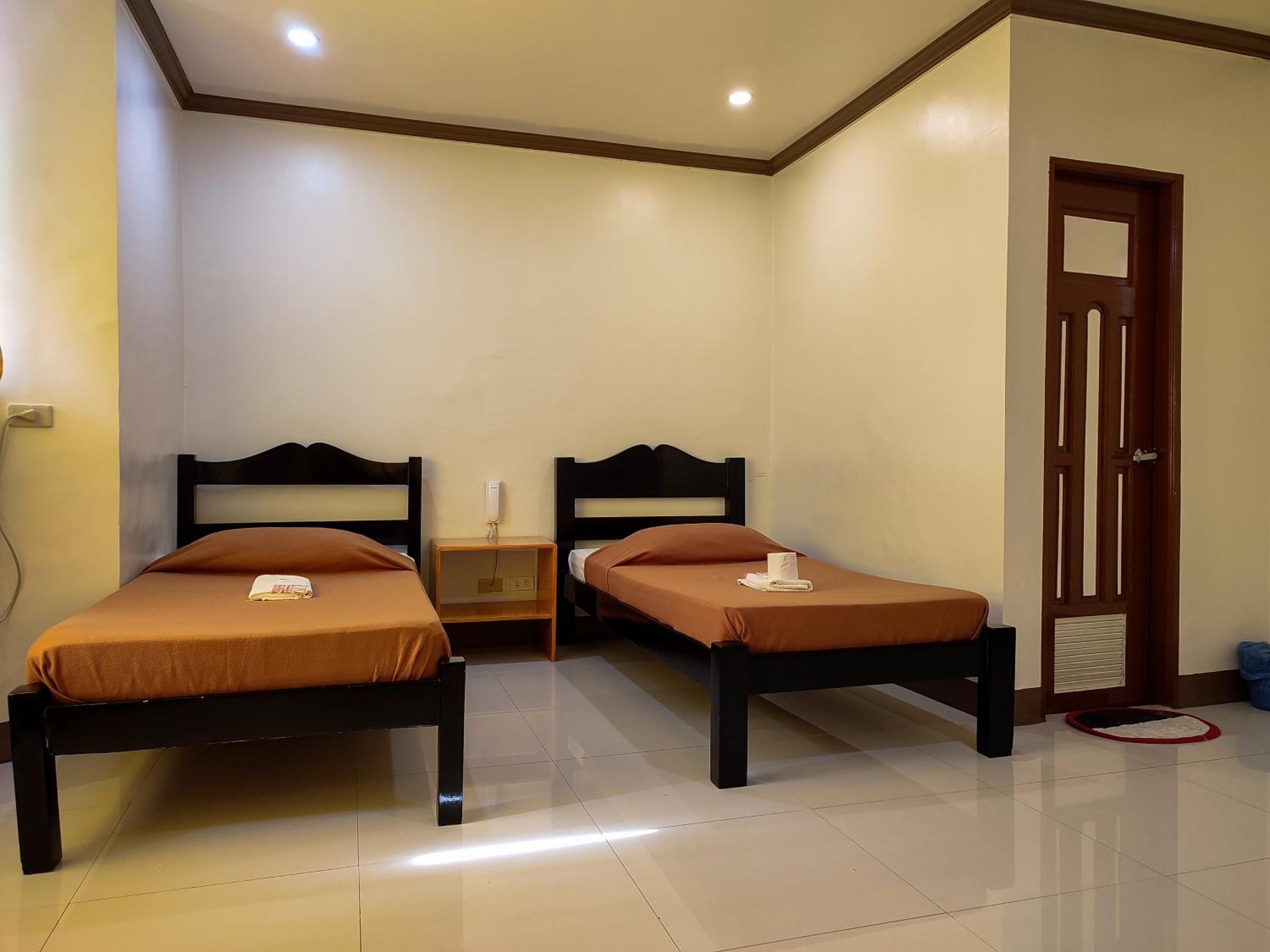 Deluxe Twin Room - Photo 2
