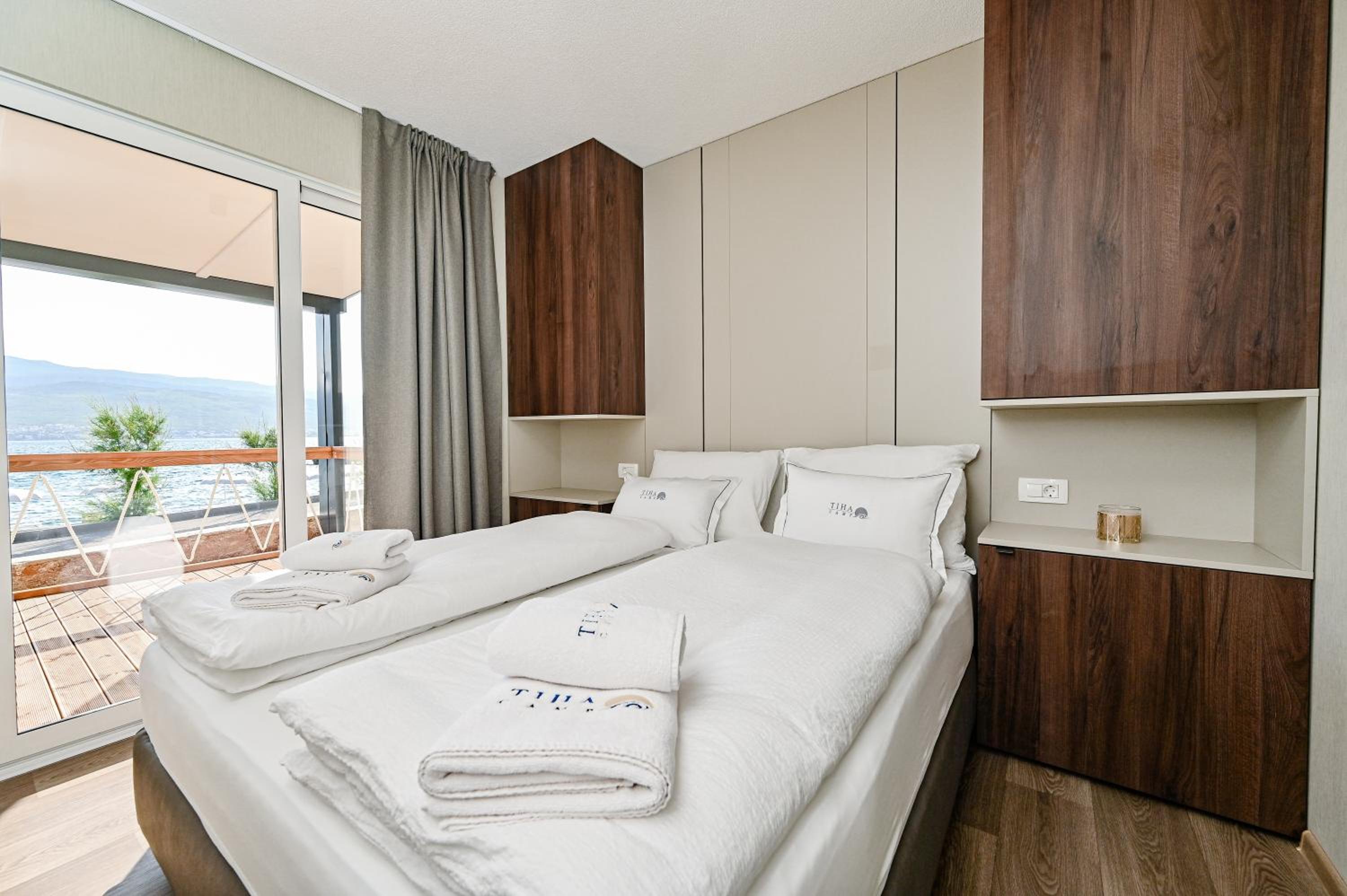 Deluxe Two-Bedroom Mobile Home with Terrace and Sea View