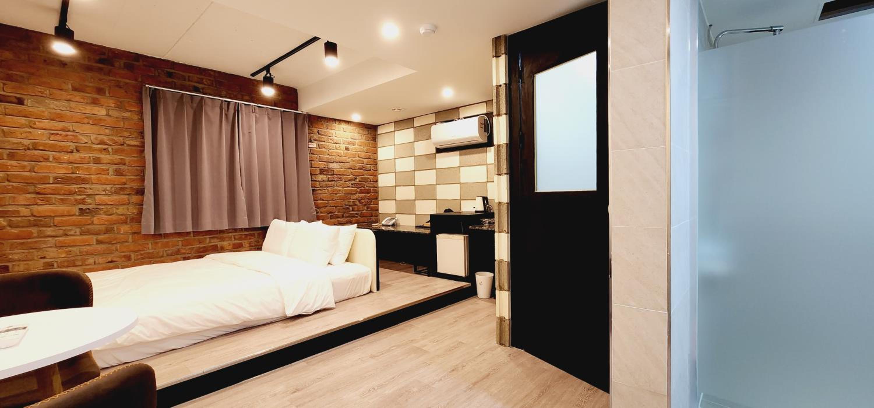 Standard Double Room - Photo 4