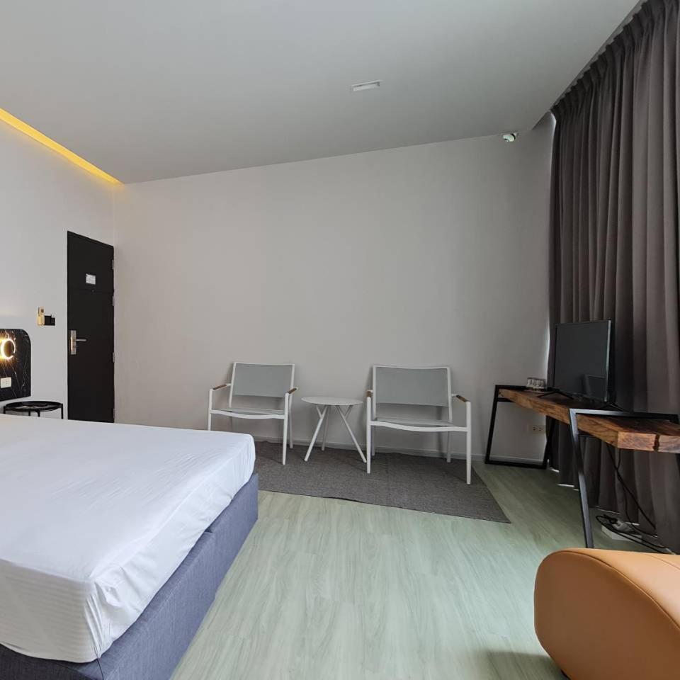 Deluxe Double Room with Balcony - Photo 2
