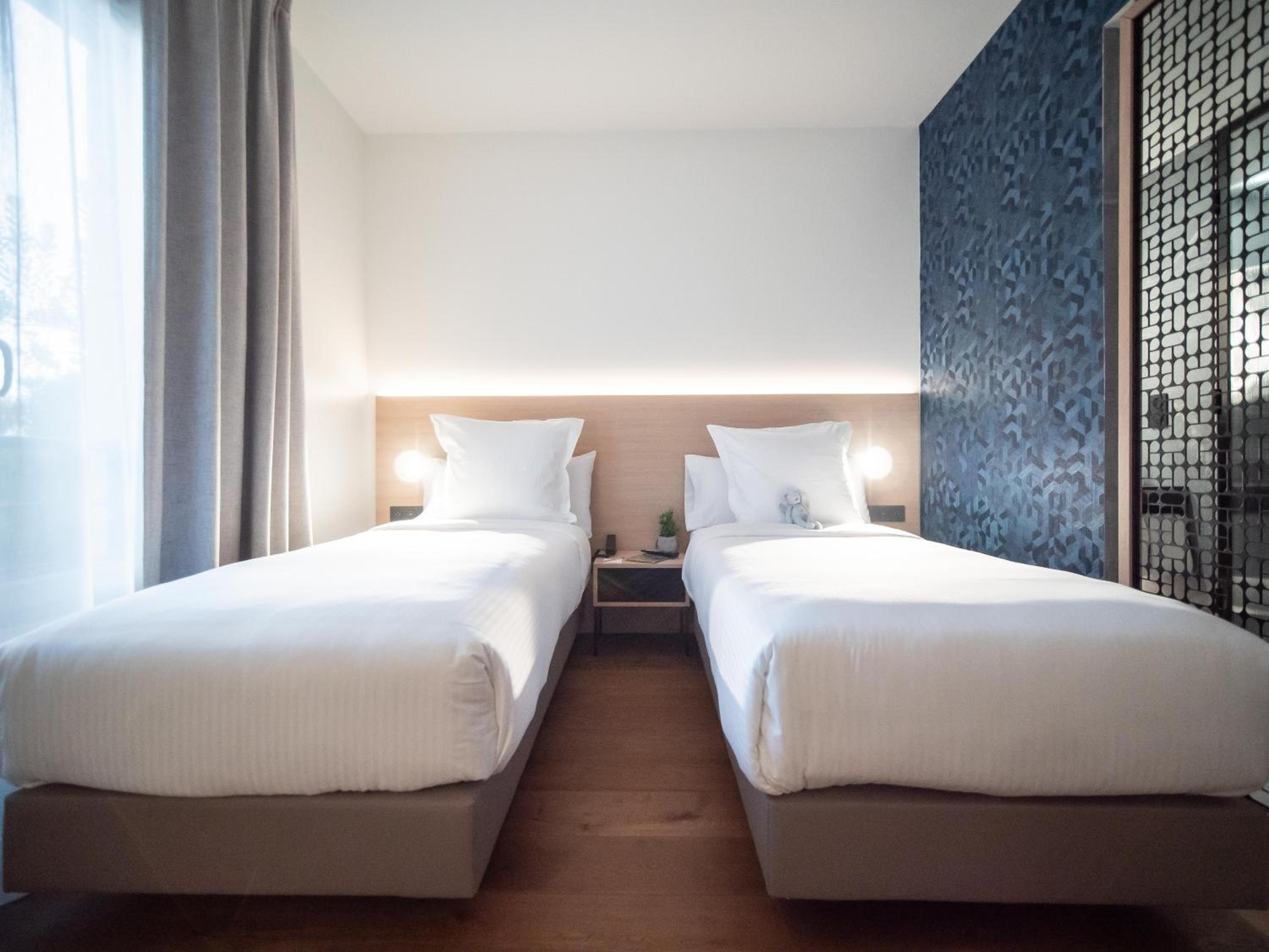 Twin Room with Spa Access - Photo 3