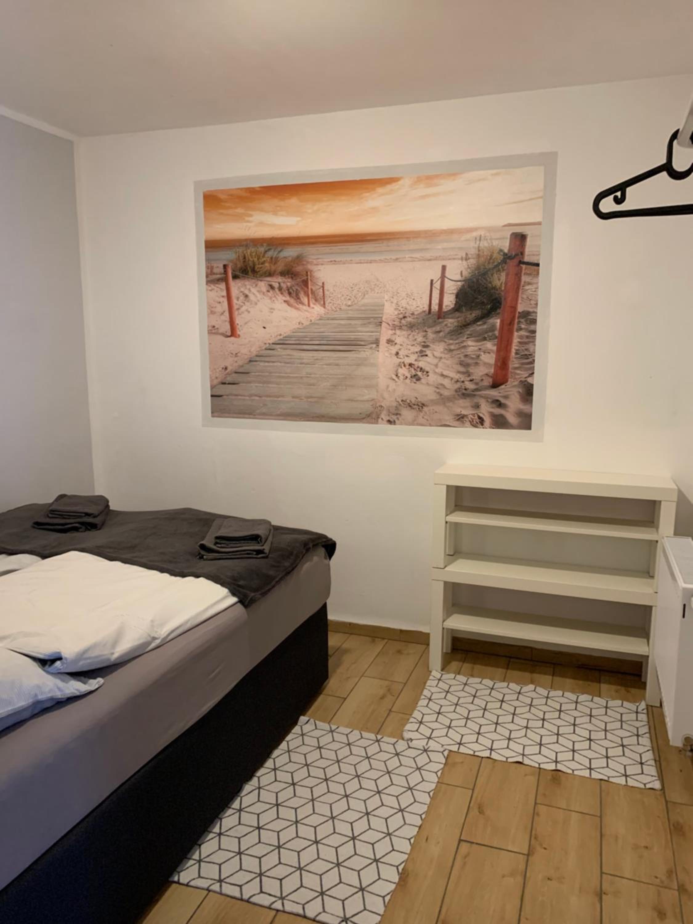 Six-Bedroom House photo 2