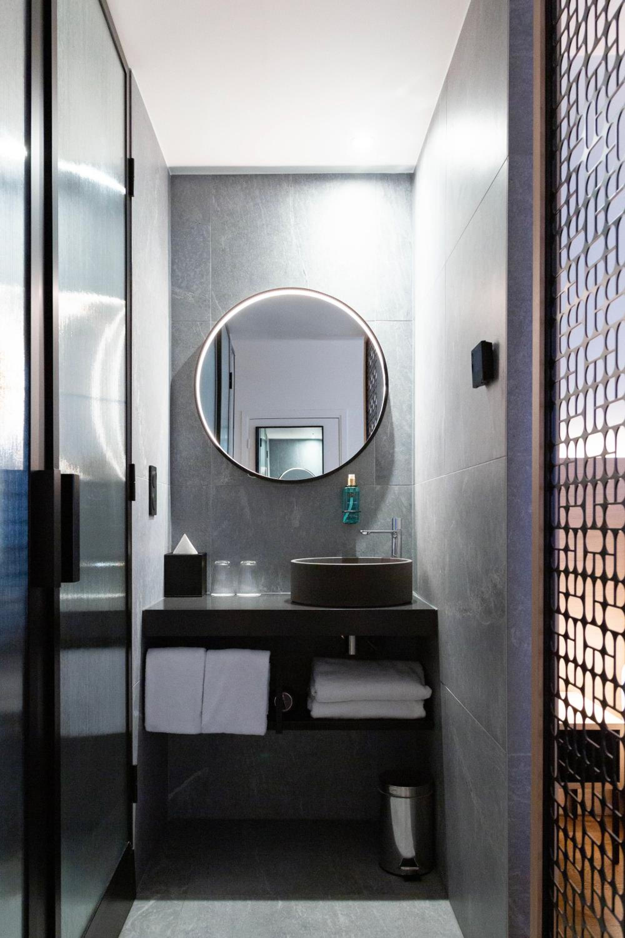 Twin Room with Spa Access - Photo 2