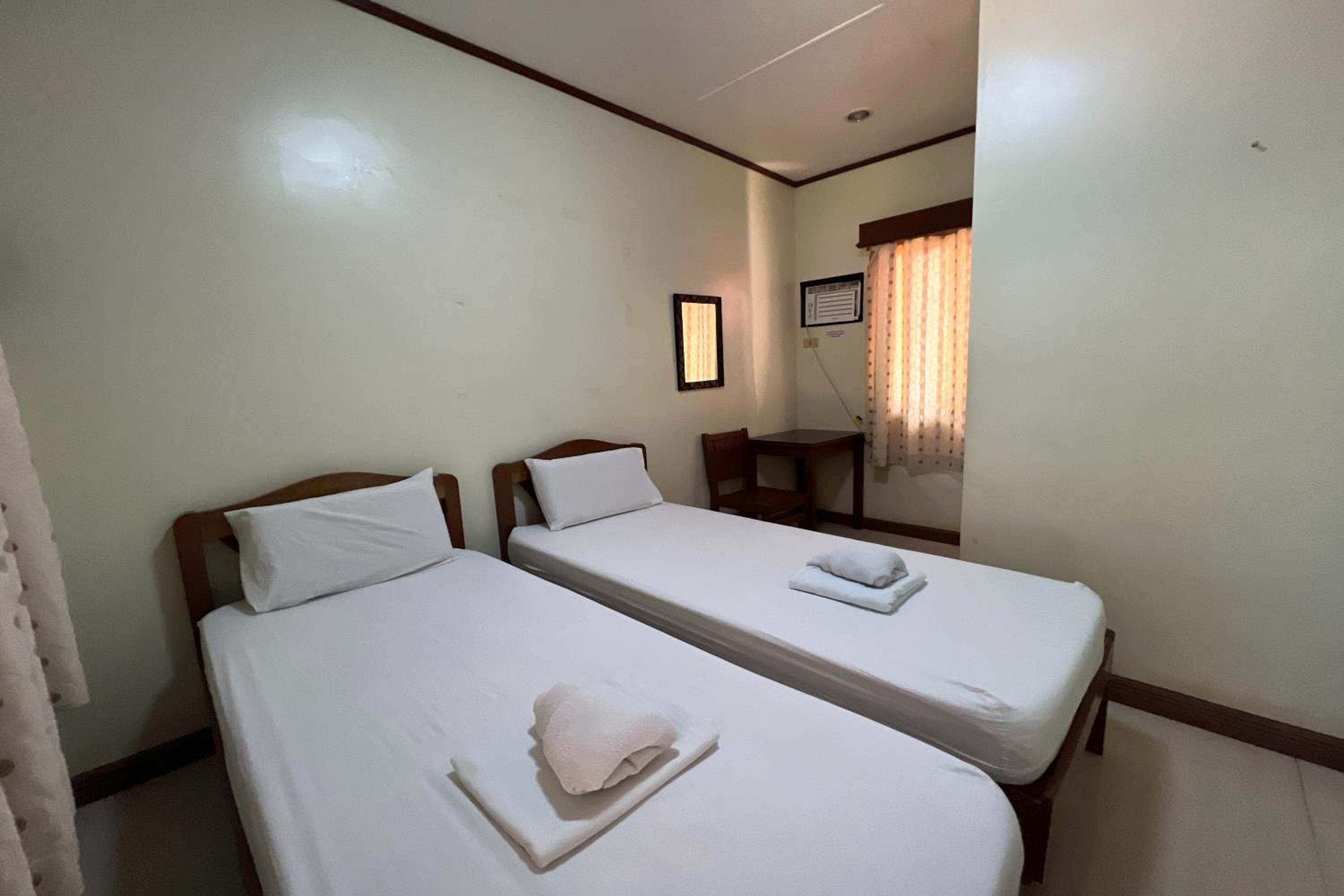 Twin Room - Photo 3