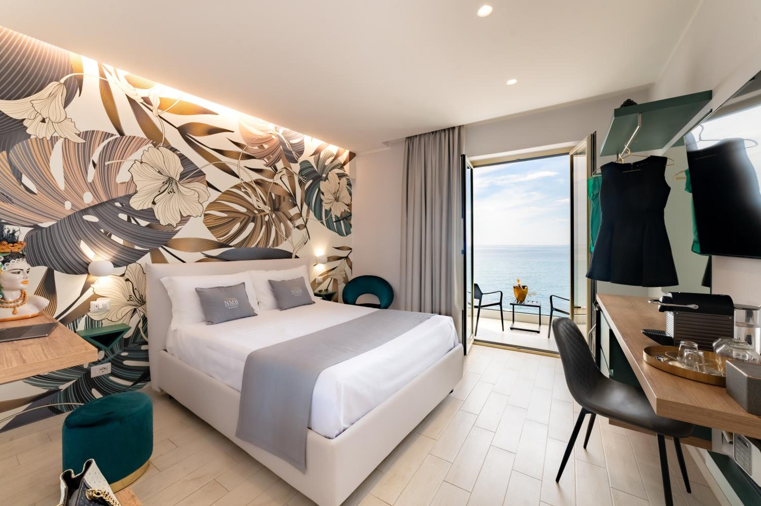 Deluxe Double Room with Balcony and Sea View photo 1