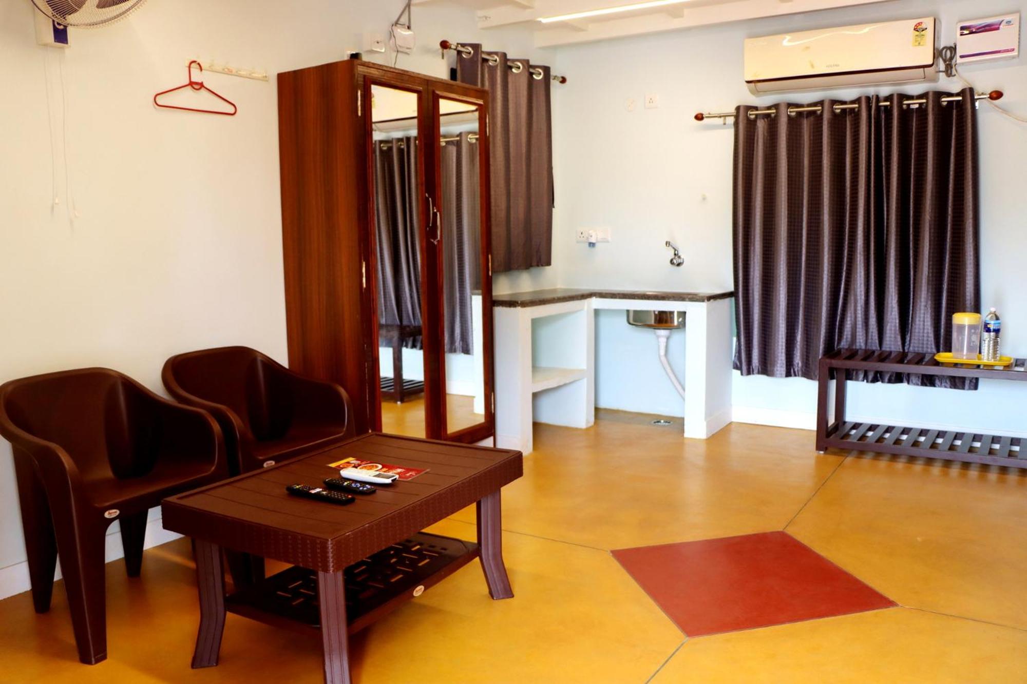 Double Room With Pool View photo 2