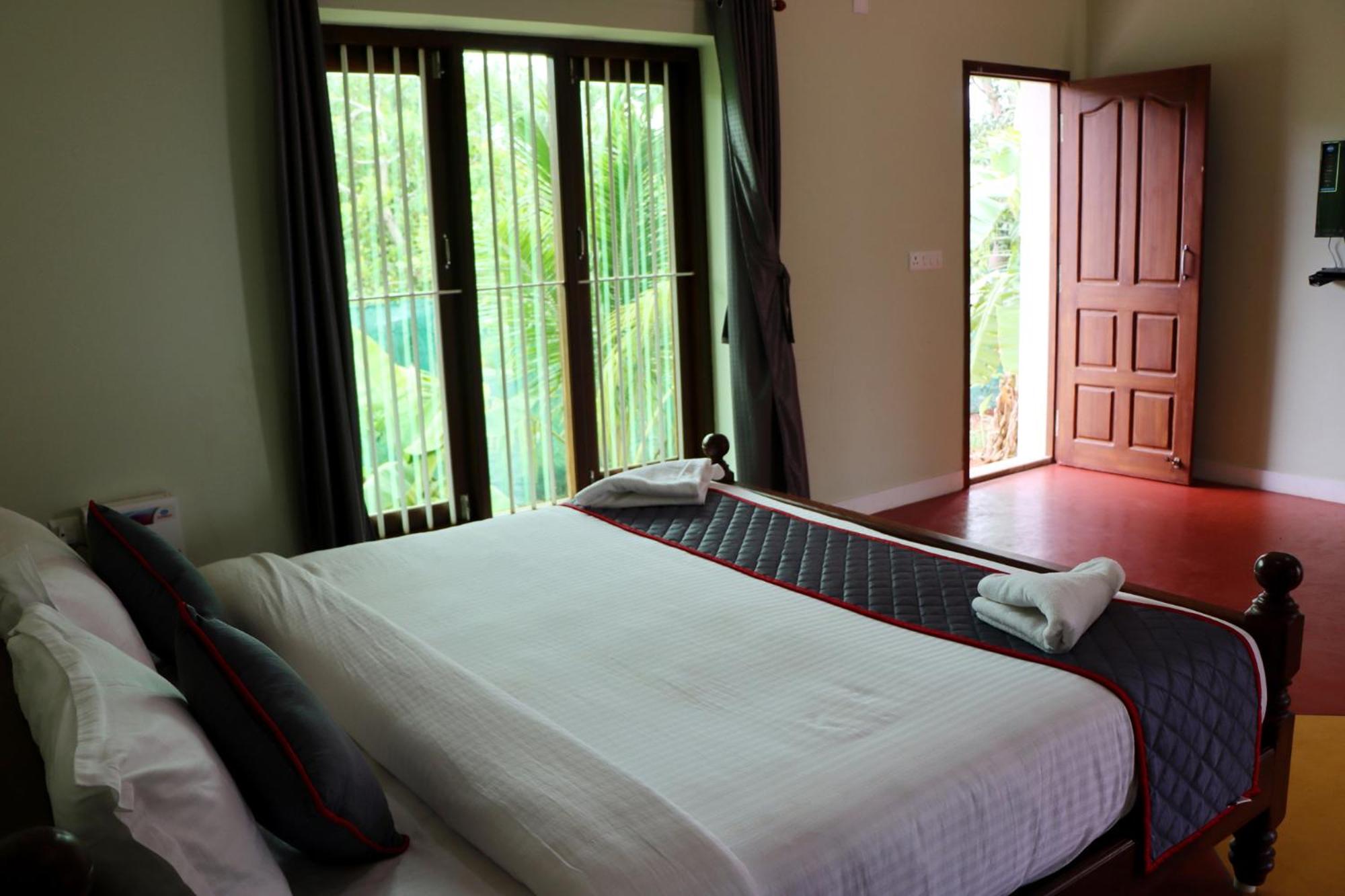 Double Room With Pool View photo 1