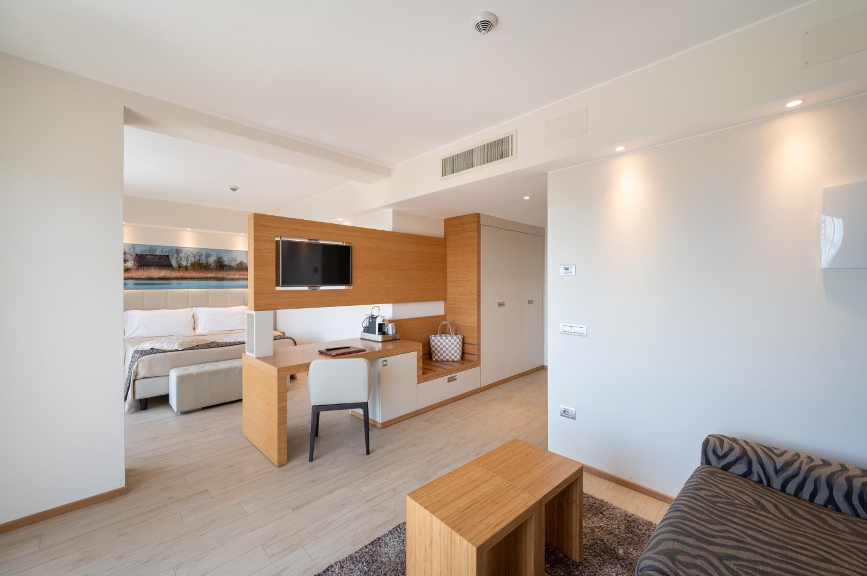 Junior Suite with Lateral Sea View - Photo 17