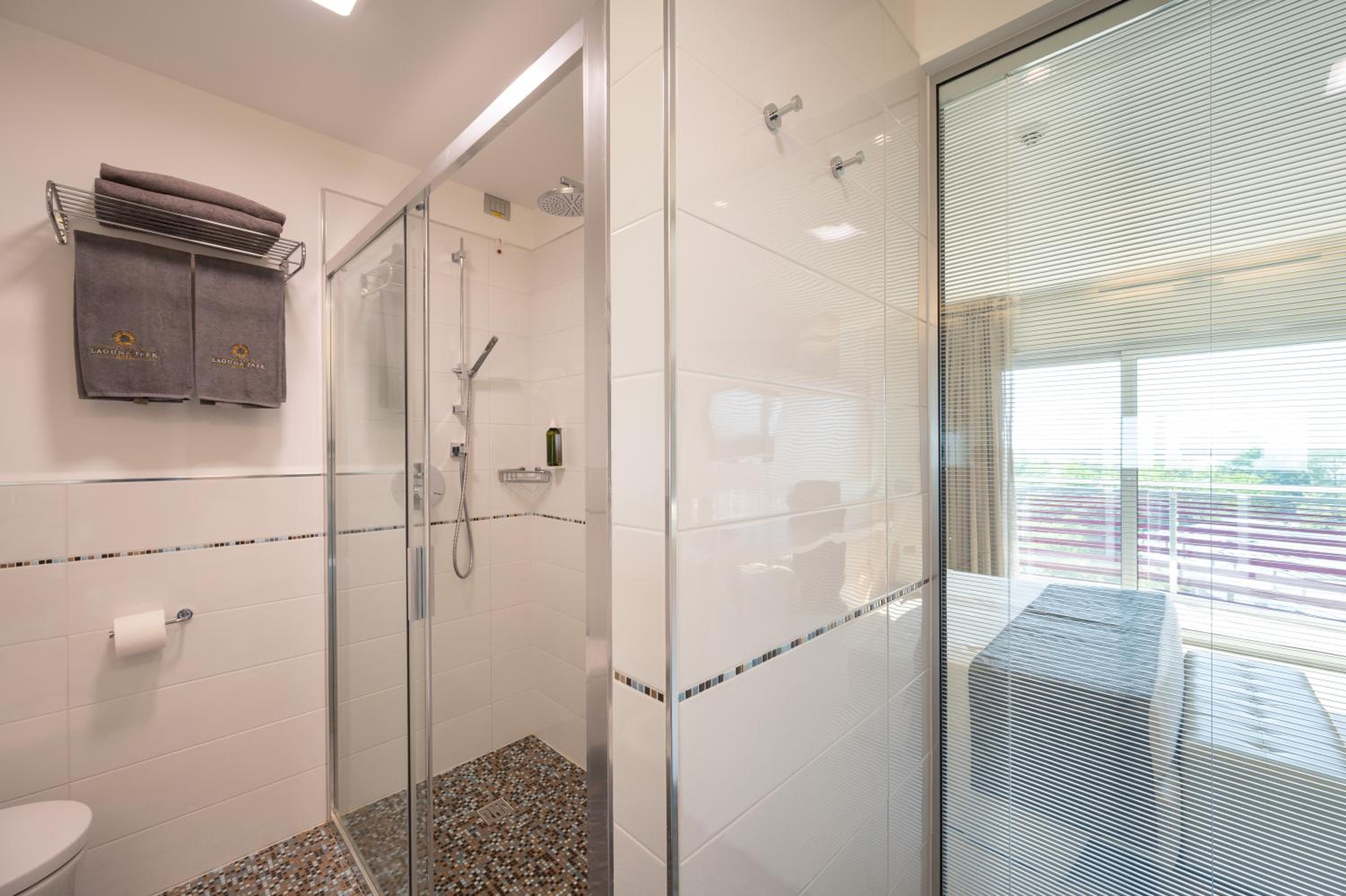 Junior Suite with Lateral Sea View - Photo 12