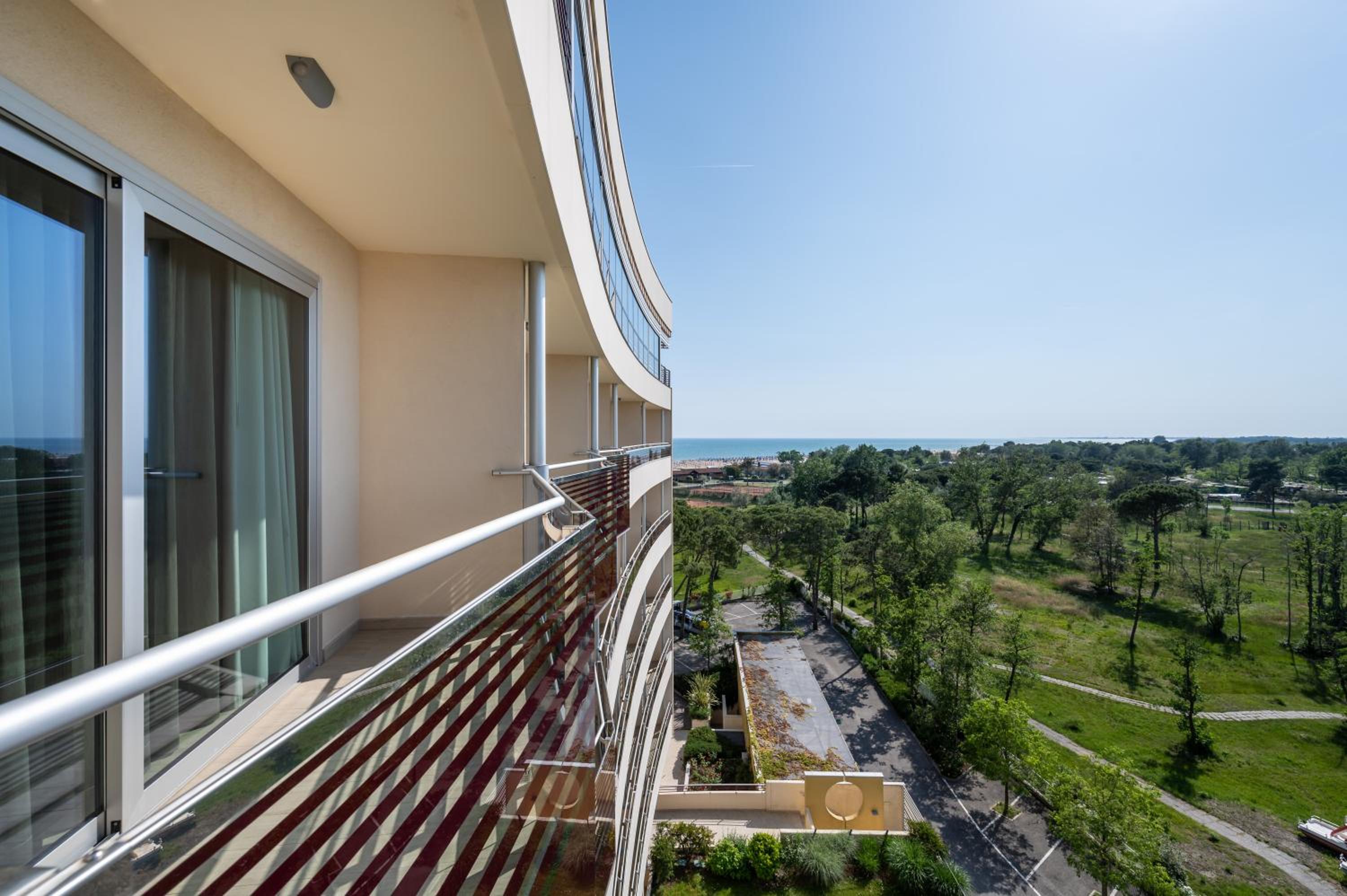 Junior Suite with Lateral Sea View - Photo 3