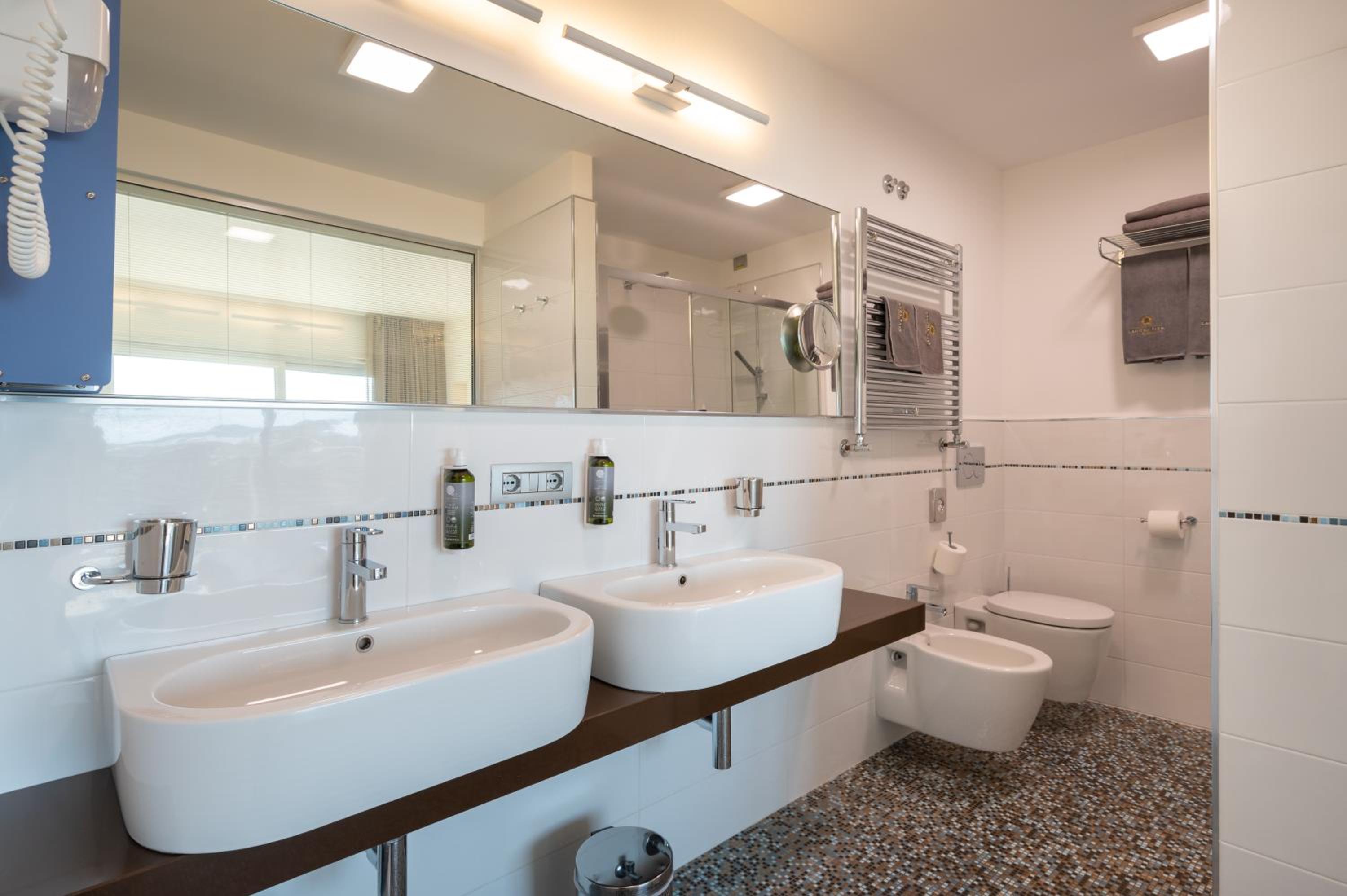Junior Suite with Lateral Sea View - Photo 16