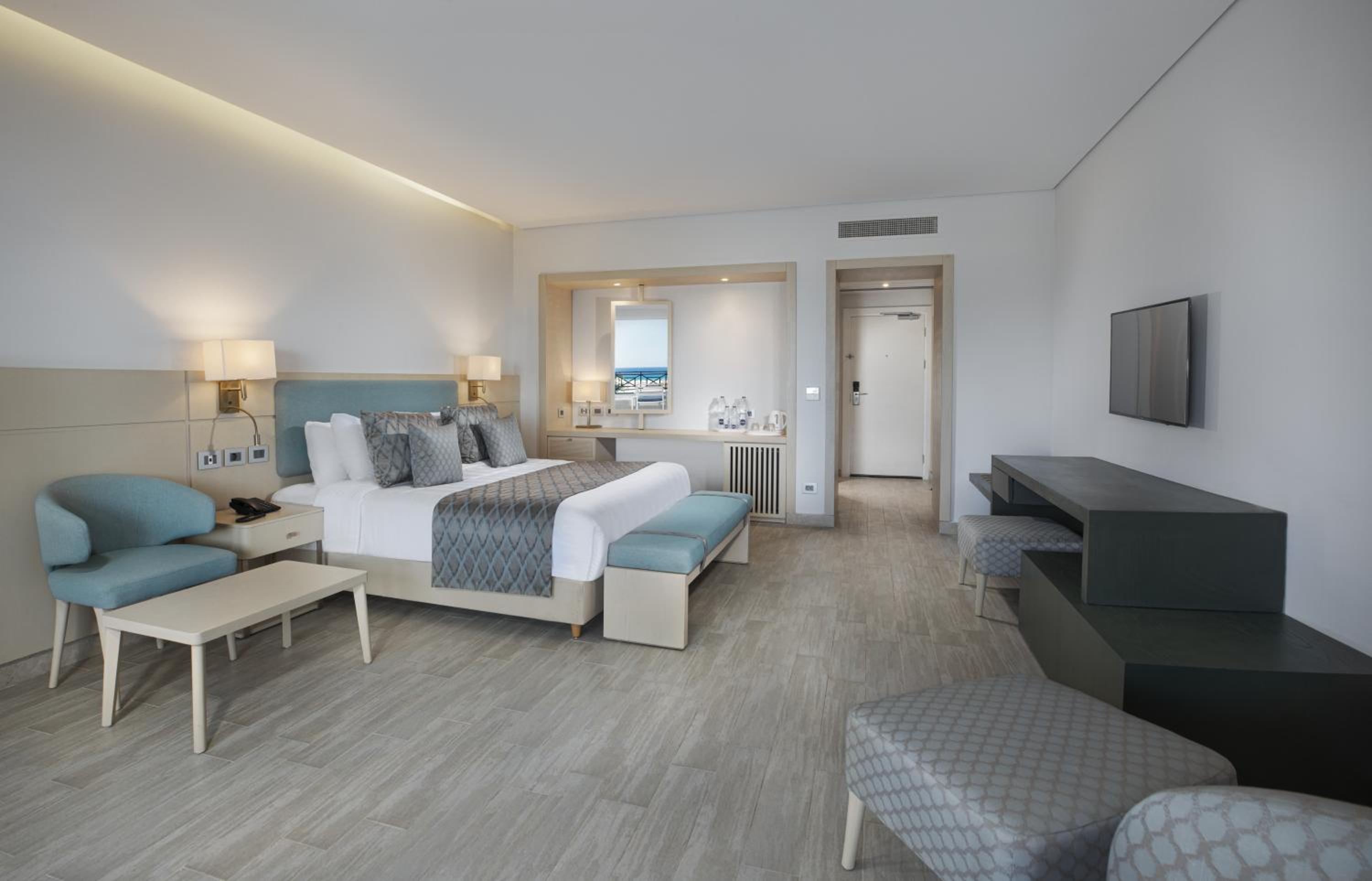 Deluxe Double or Twin Room with Sea View - Photo 6