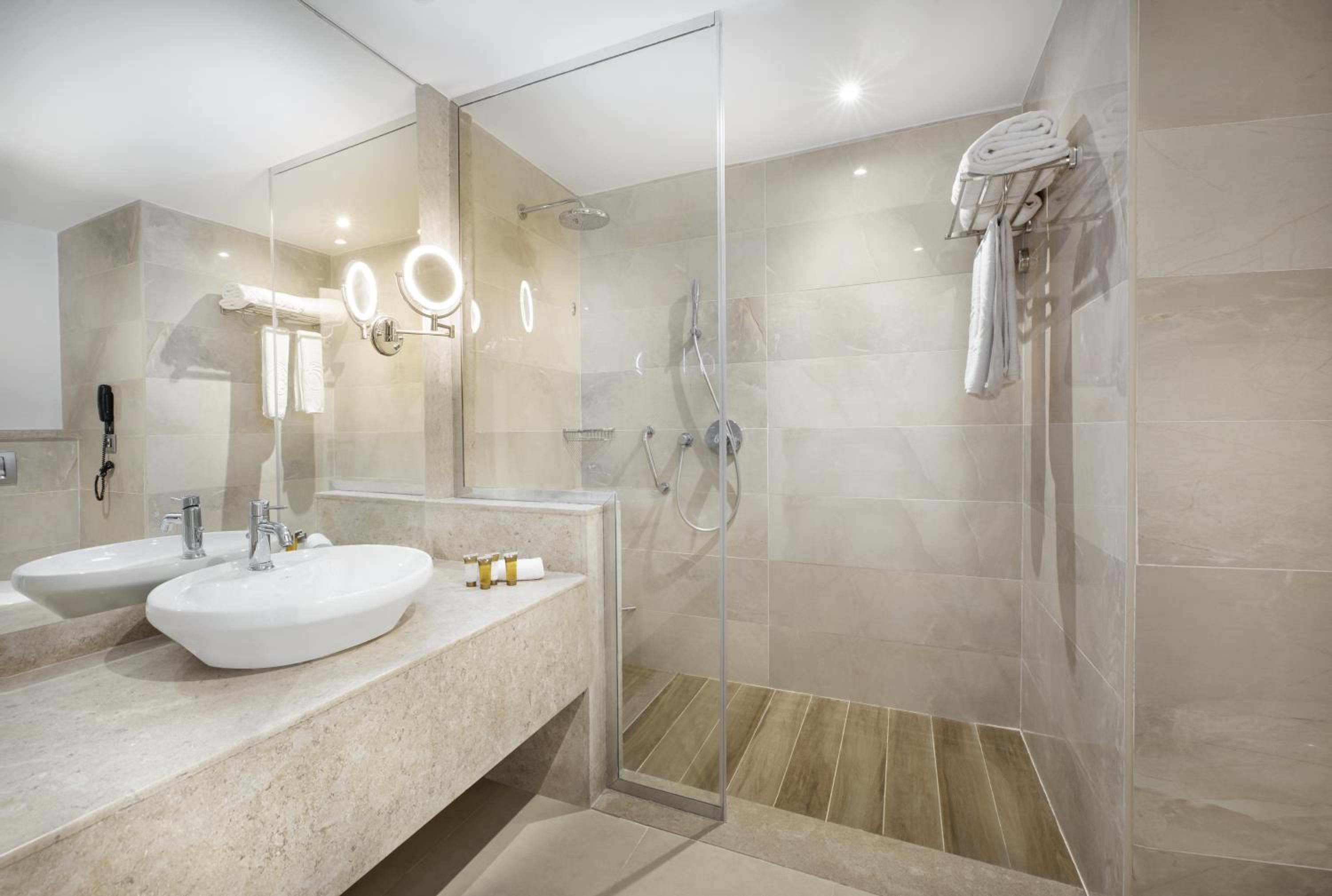 Deluxe Double or Twin Room with Garden View - Photo 4