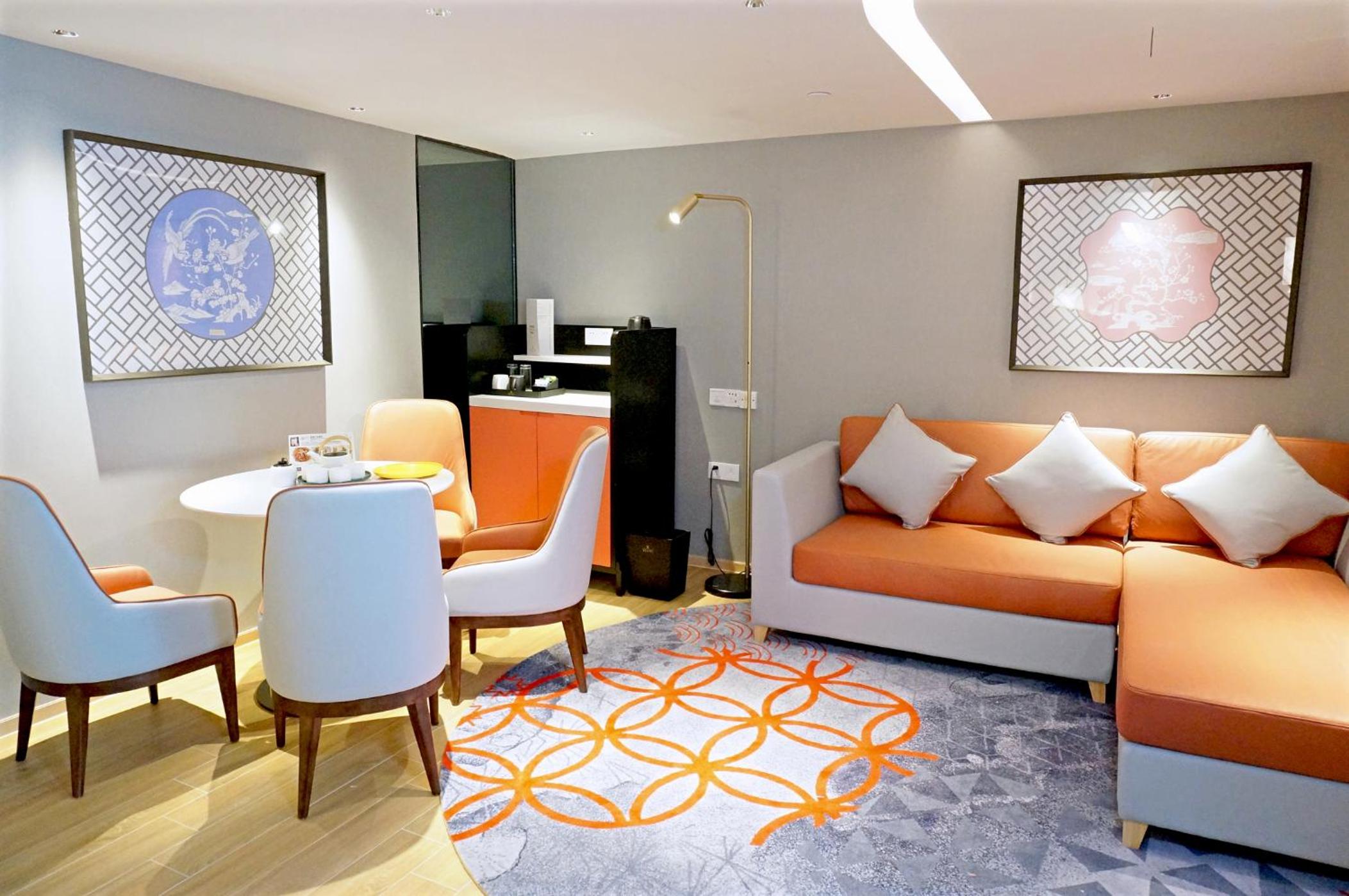 Two-Bedroom Suite with One King Bed and Two Twin Beds - Kids Theme