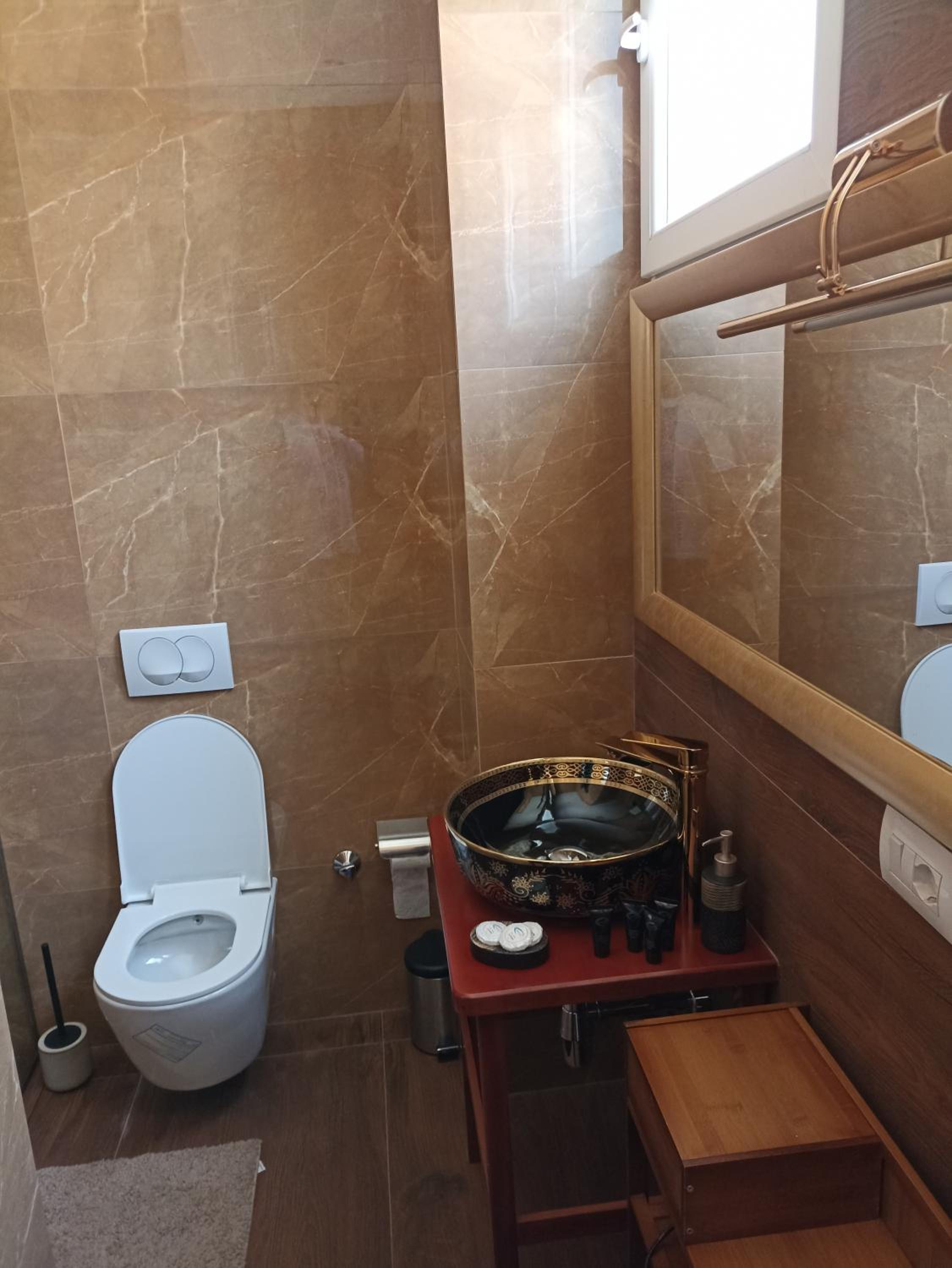 Family Room with Private Bathroom photo 2