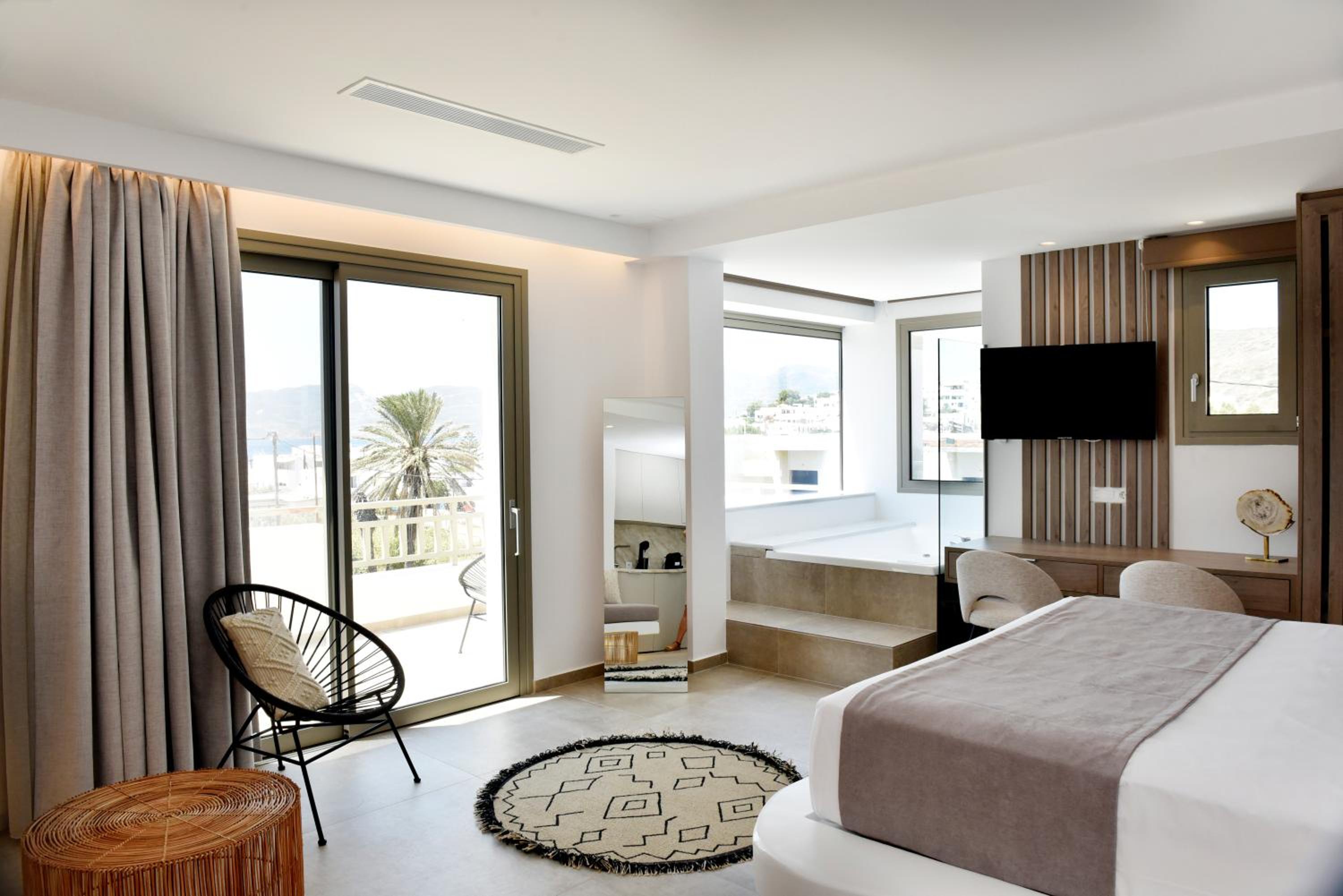 Deluxe Suite with Spa Bath